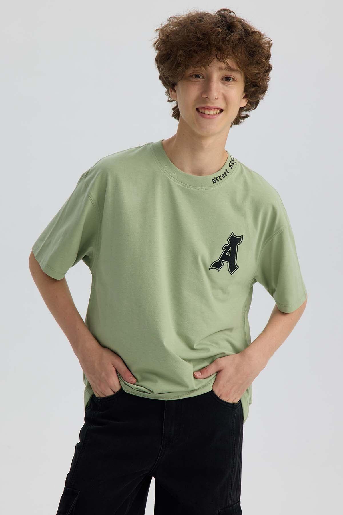 Polera Niño Cuello Bordado Verde Claro-0