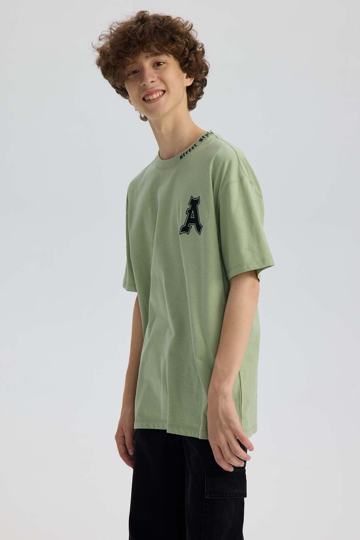 Polera Niño Cuello Bordado Verde Claro-1
