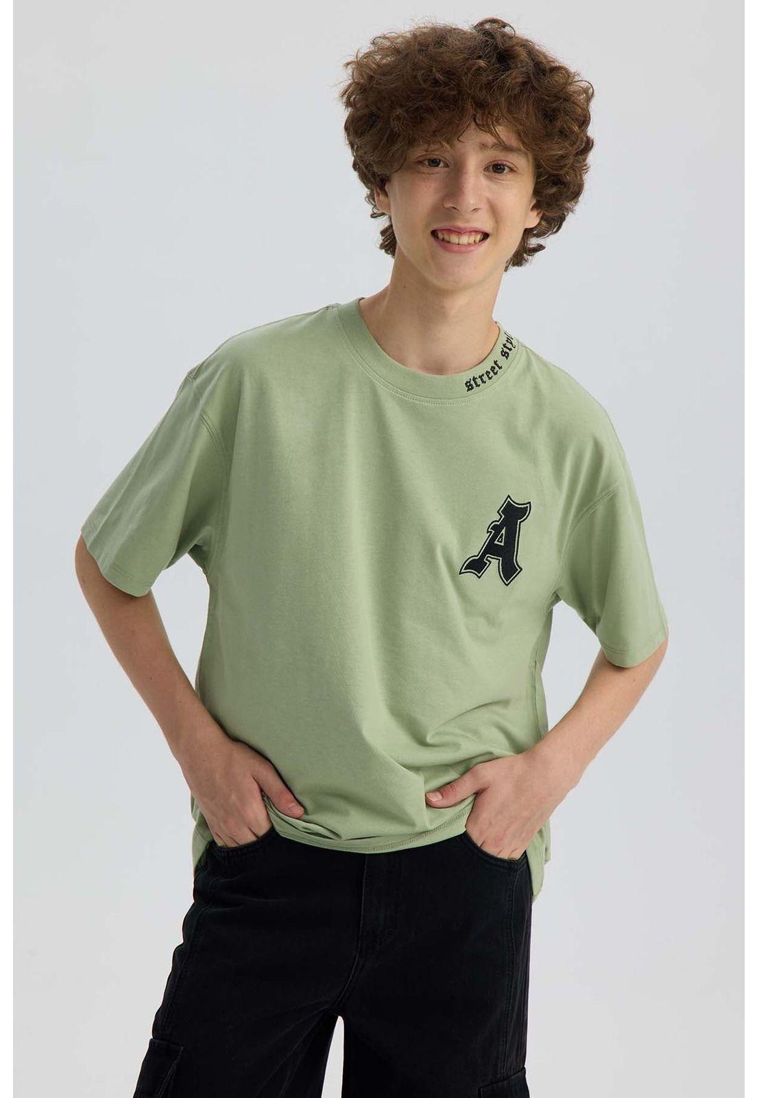 Polera Niño Cuello Bordado Verde Claro-0