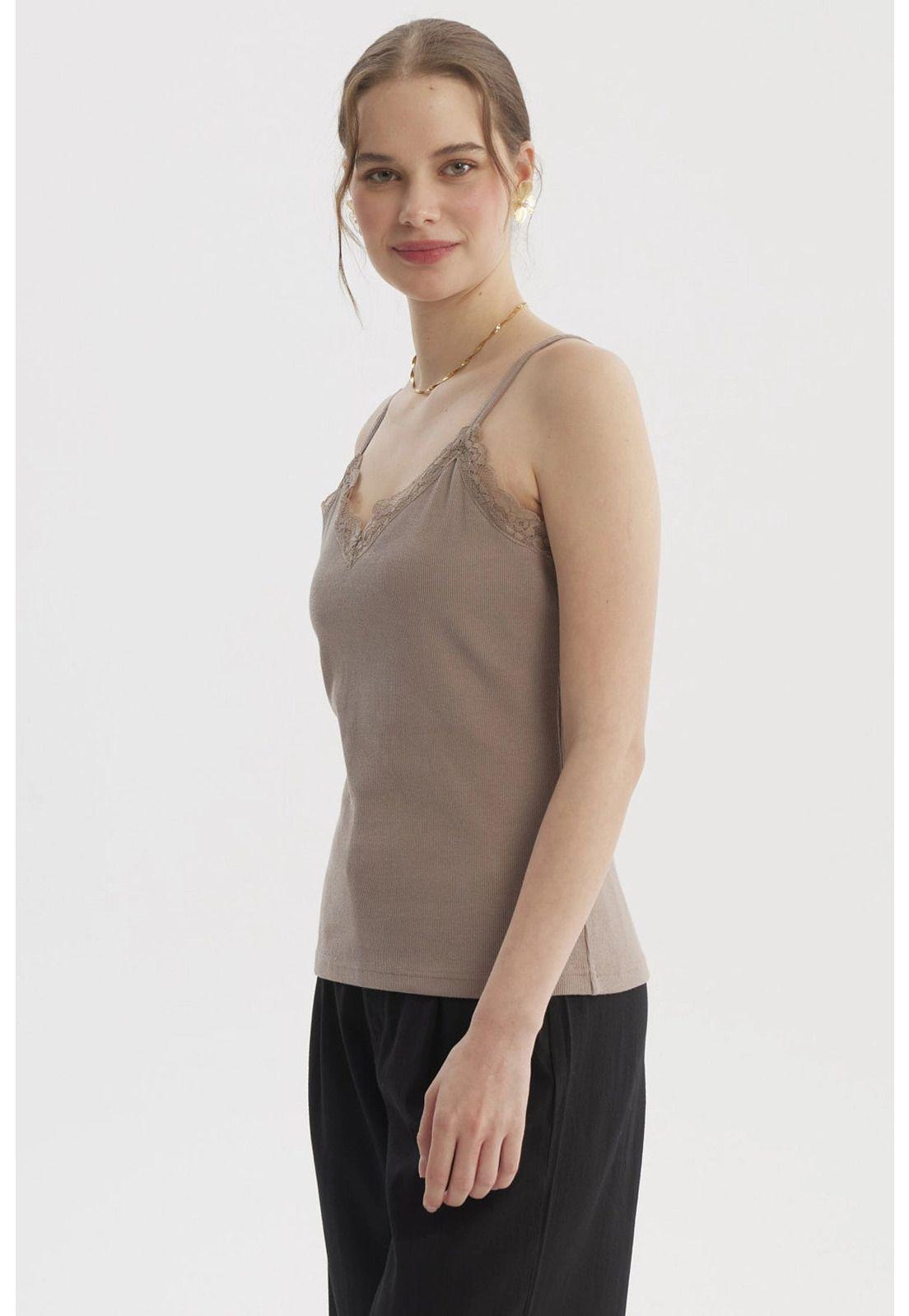 Polera Peto Mujer Pabilo Escote Con Encaje Arena-1