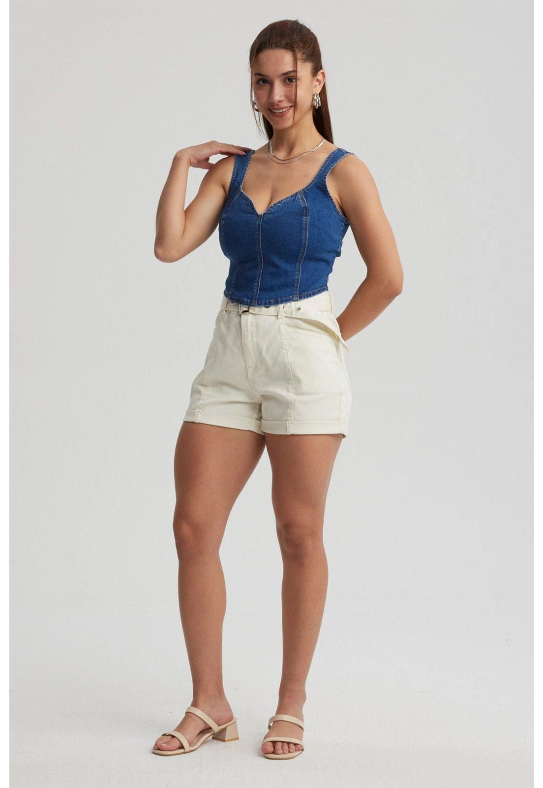 Short Mujer Mom Tiro Alto Bolsillo Diagonal Crudo-3
