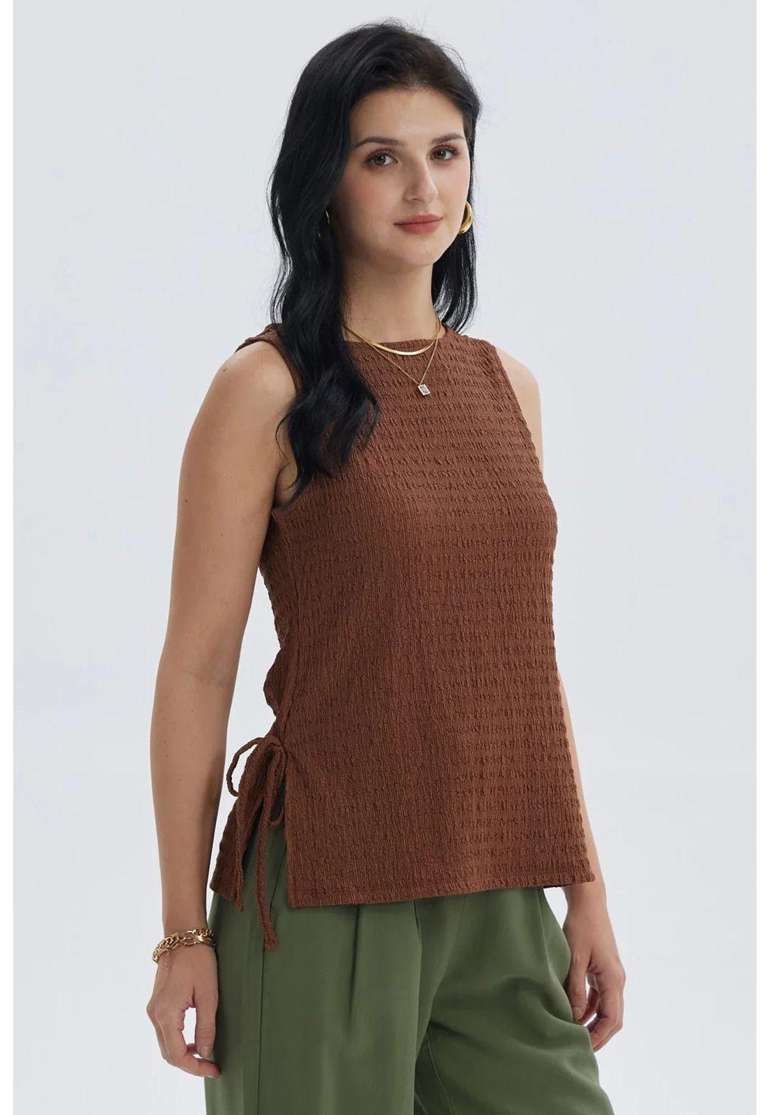 Polera Mujer Textura Abertura Café Oscuro-1