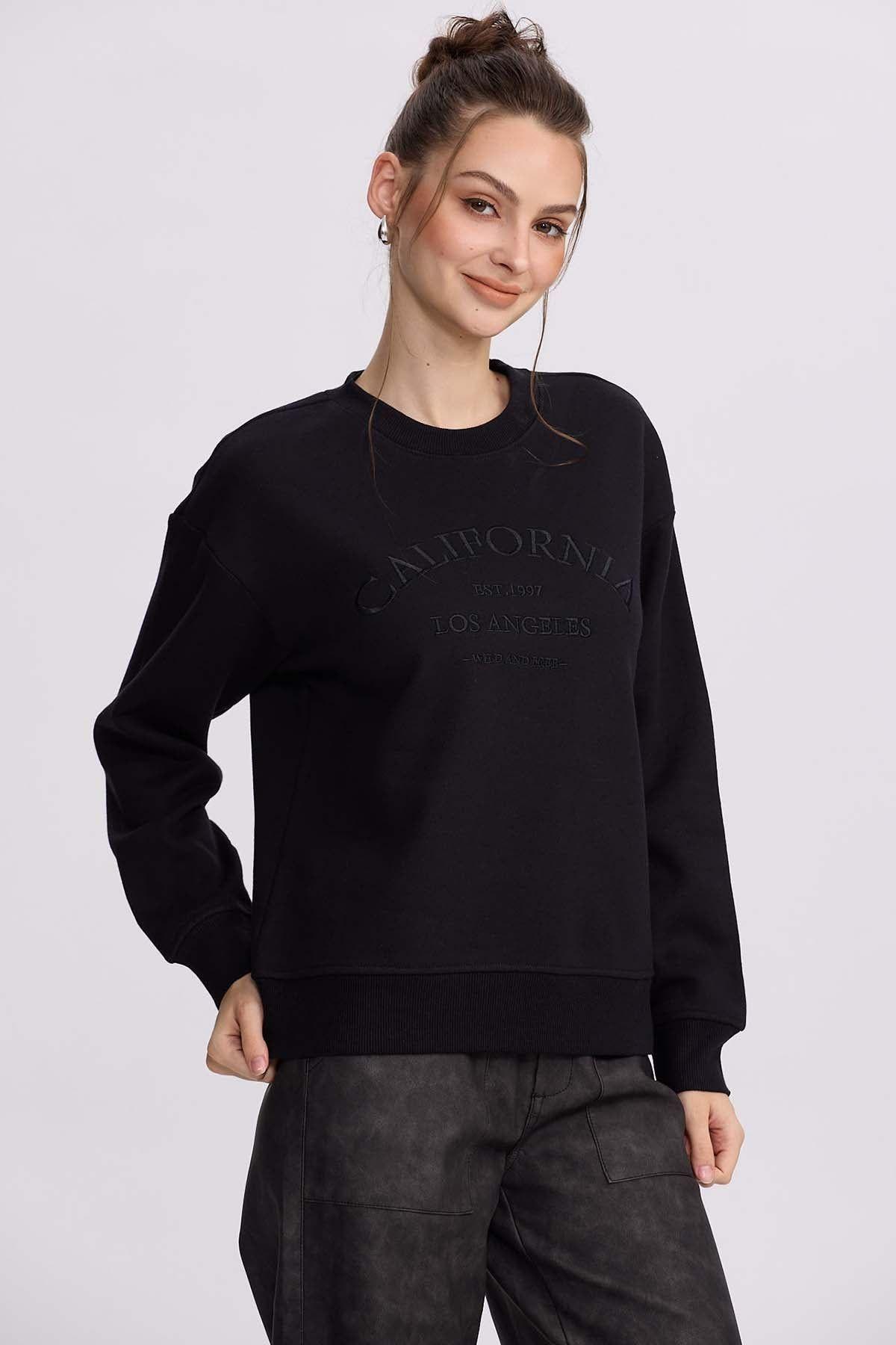 Polerón Mujer Oversize Bordado Negro-0