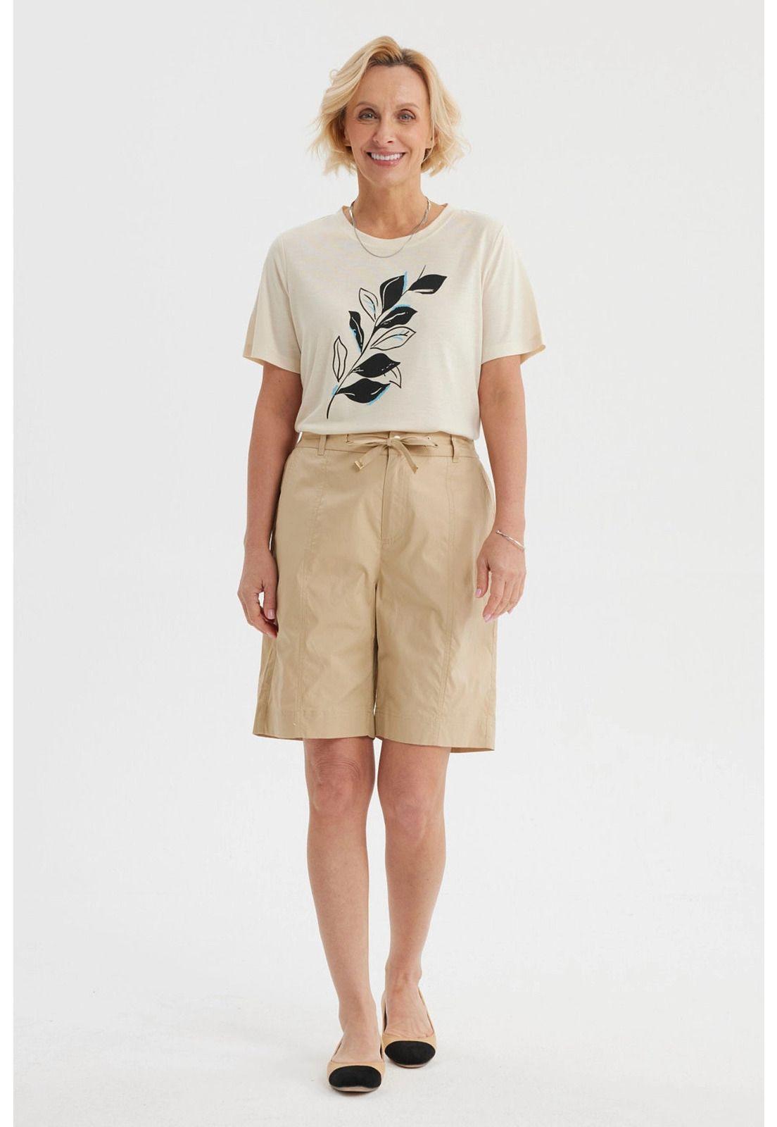 Bermuda Mujer Con Cortes Y Apertura Beige-3