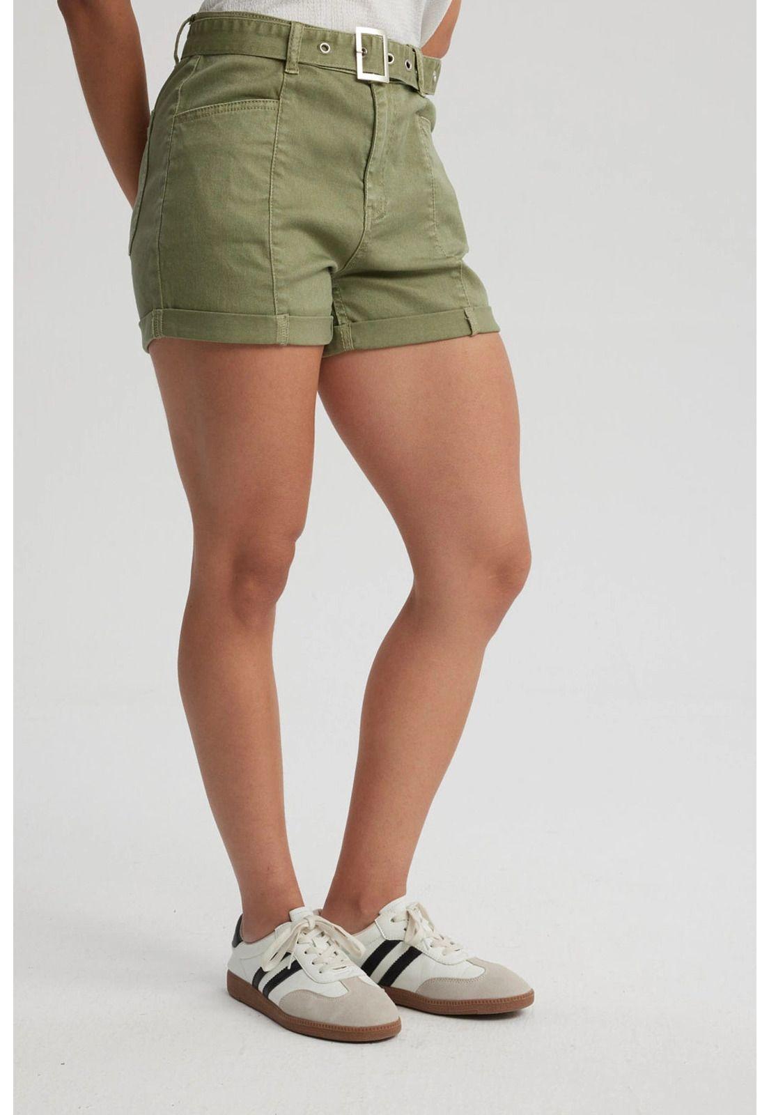 Short Mujer Mom Tiro Alto Bolsillo Diagonal Verde Militar-1