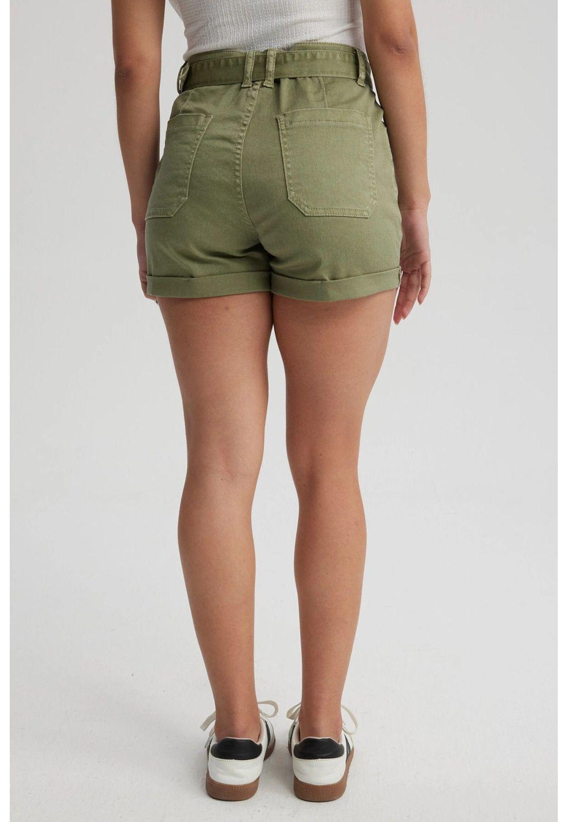 Short Mujer Mom Tiro Alto Bolsillo Diagonal Verde Militar-2