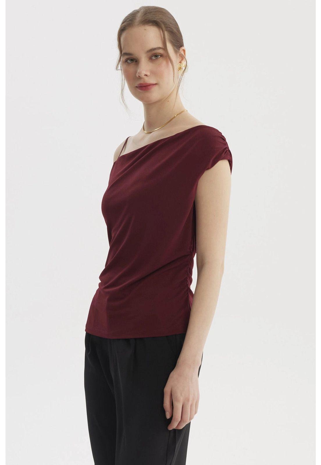 Polera Mujer Pabilo Escote Asimétrico Rojo-1