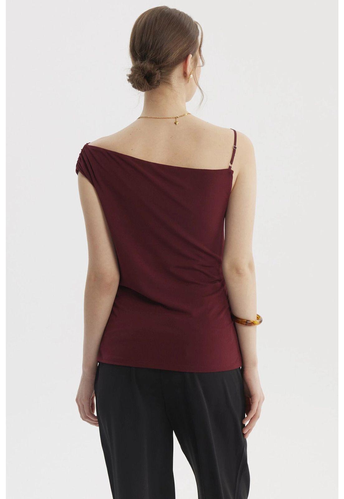 Polera Mujer Pabilo Escote Asimétrico Rojo-2