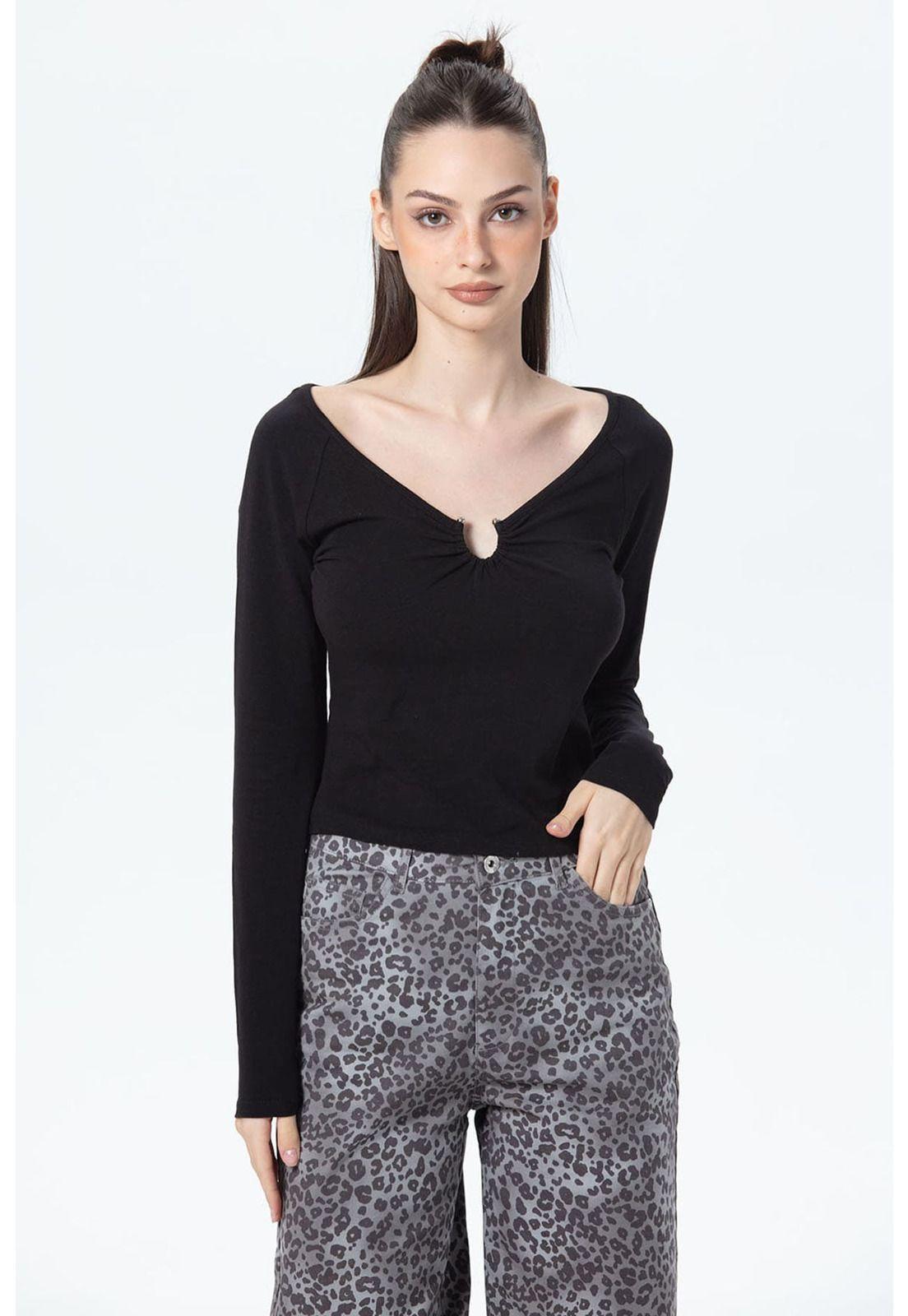 Polera Mujer Aplicación Escote Negro-0