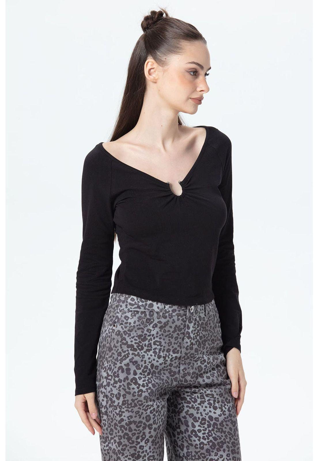 Polera Mujer Aplicación Escote Negro-1