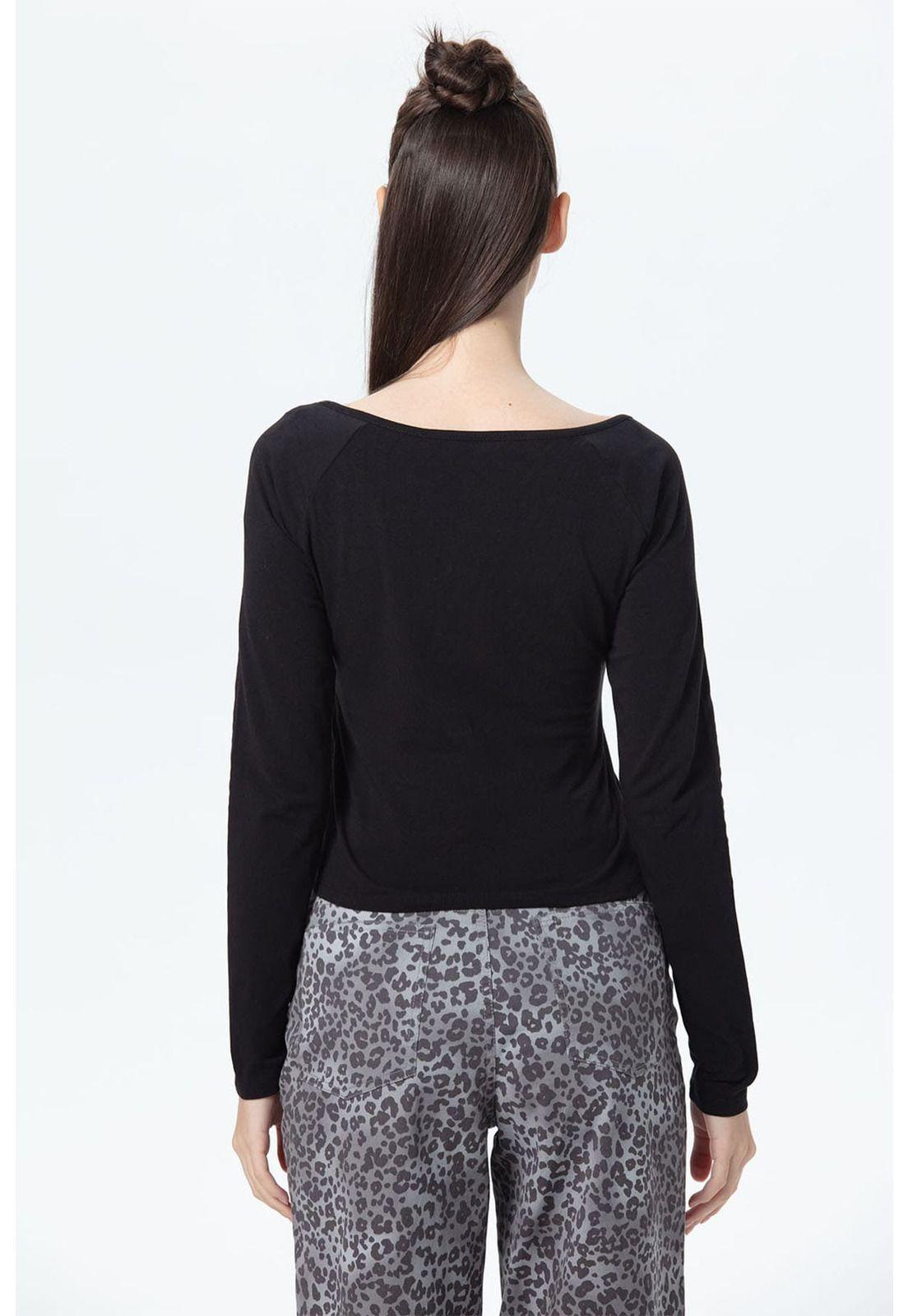 Polera Mujer Aplicación Escote Negro-2