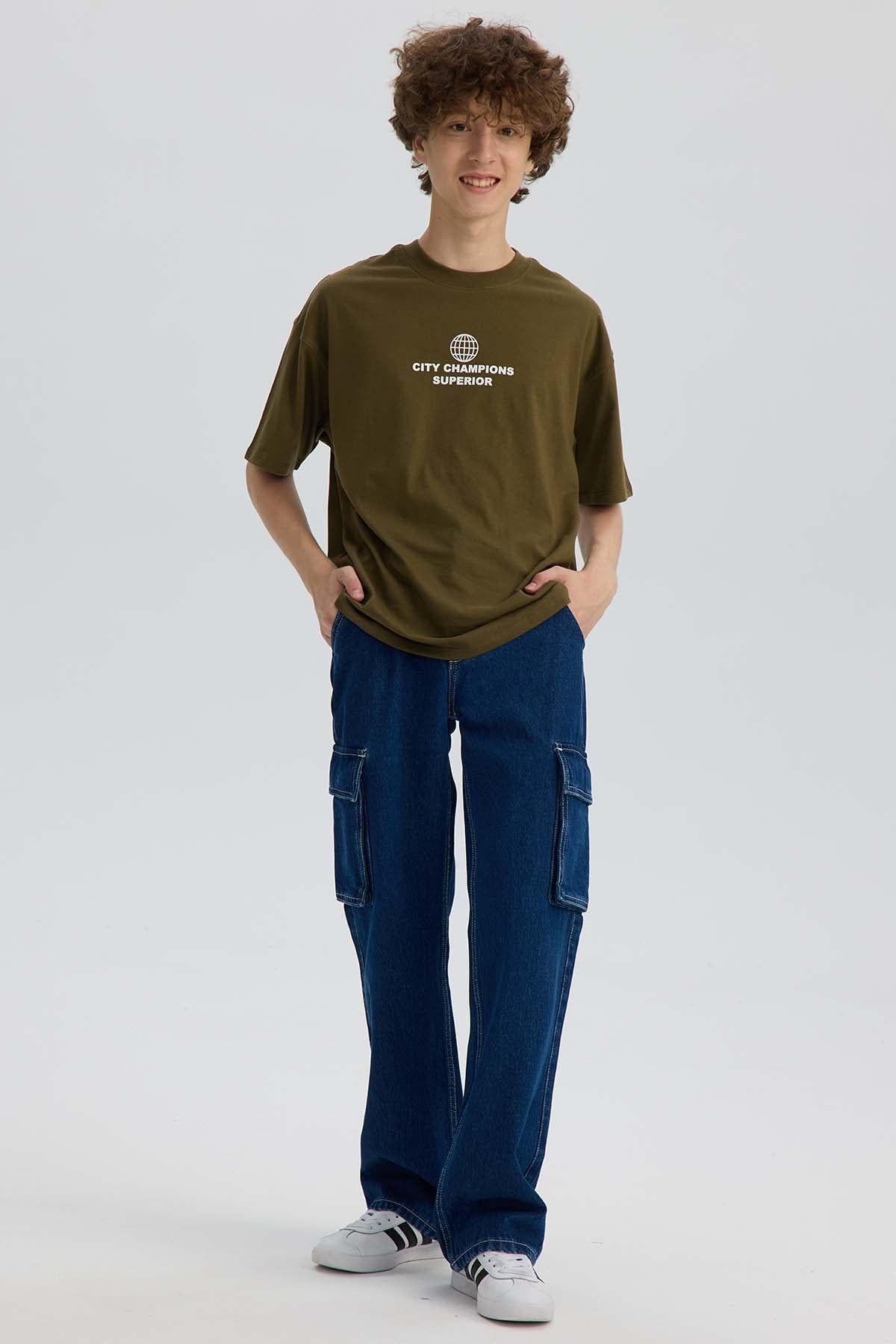 Polera Niño Oversize Print Verde Militar-3