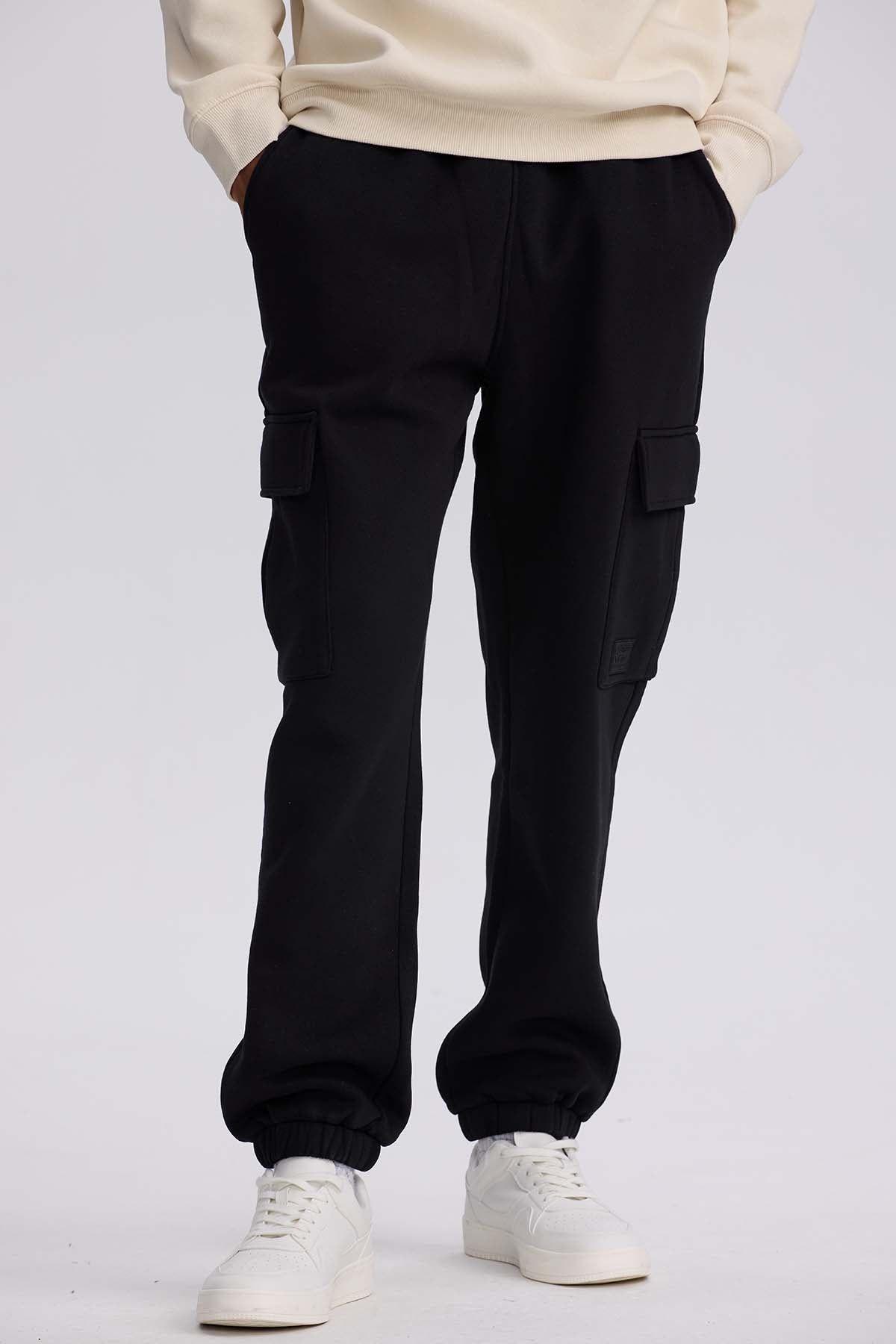 Pantalón Buzo Hombre Cargo Negro-1