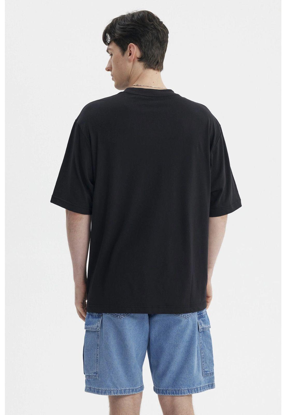 Polera Hombre Estampado Negro - V-2