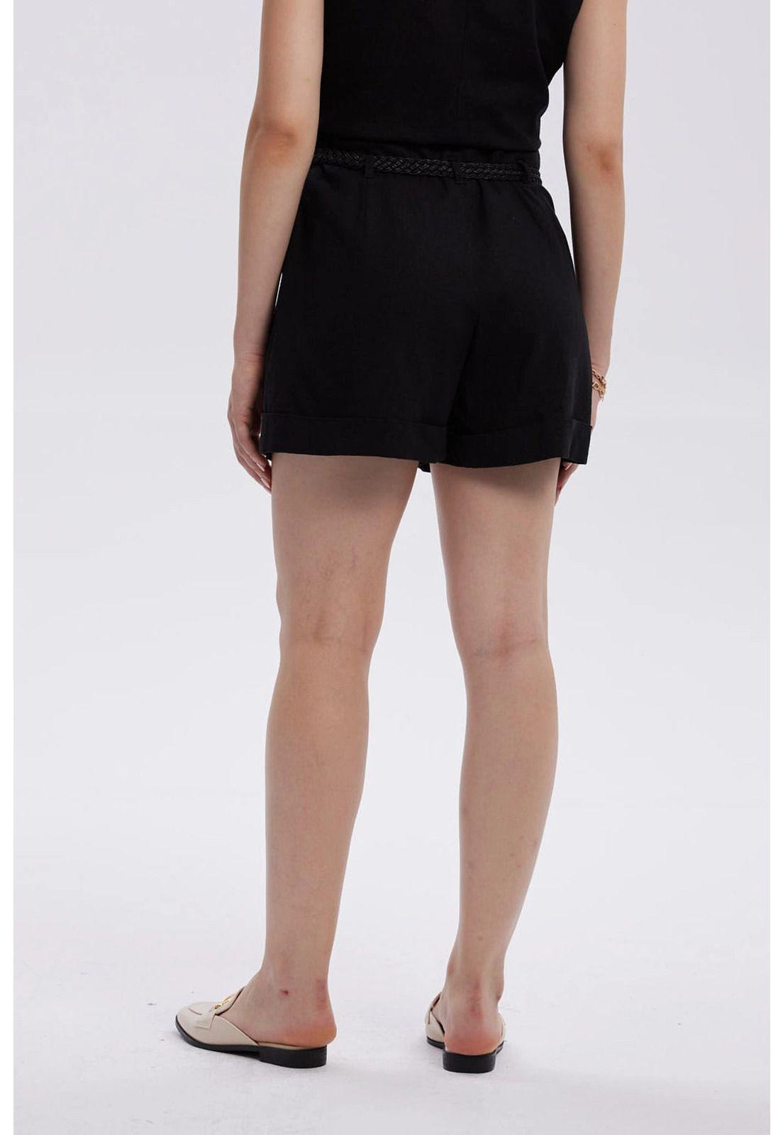 Short Mujer Con Cinturón Negro-2