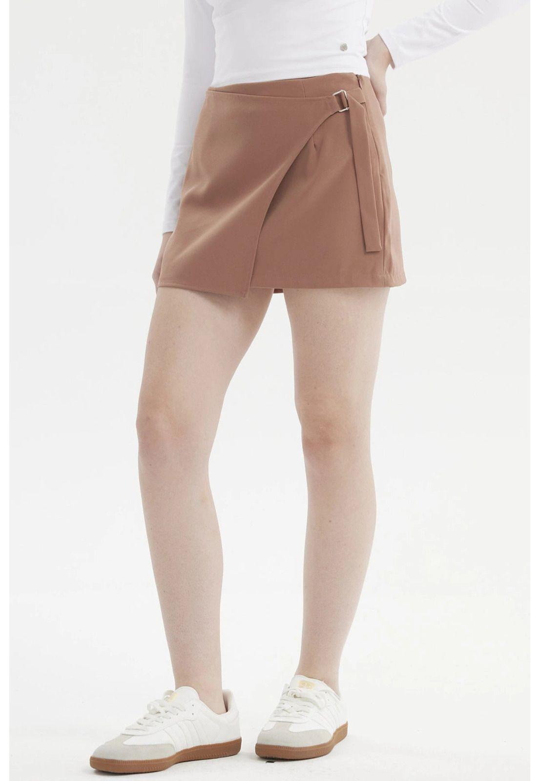 Short Mujer Falda Cruce Delantero Camel-1