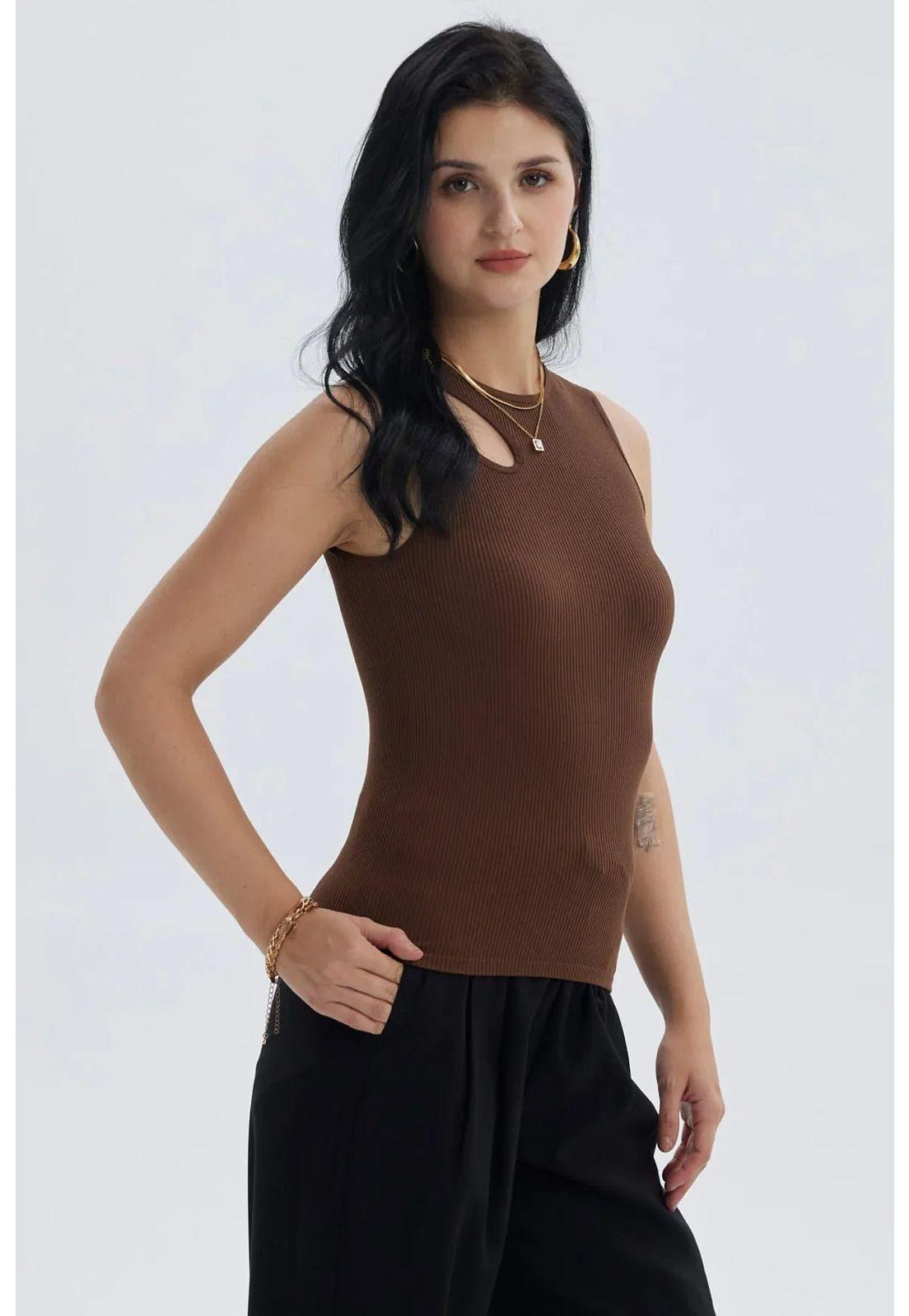 Polera Mujer Lisa Abertura Café Oscuro-1