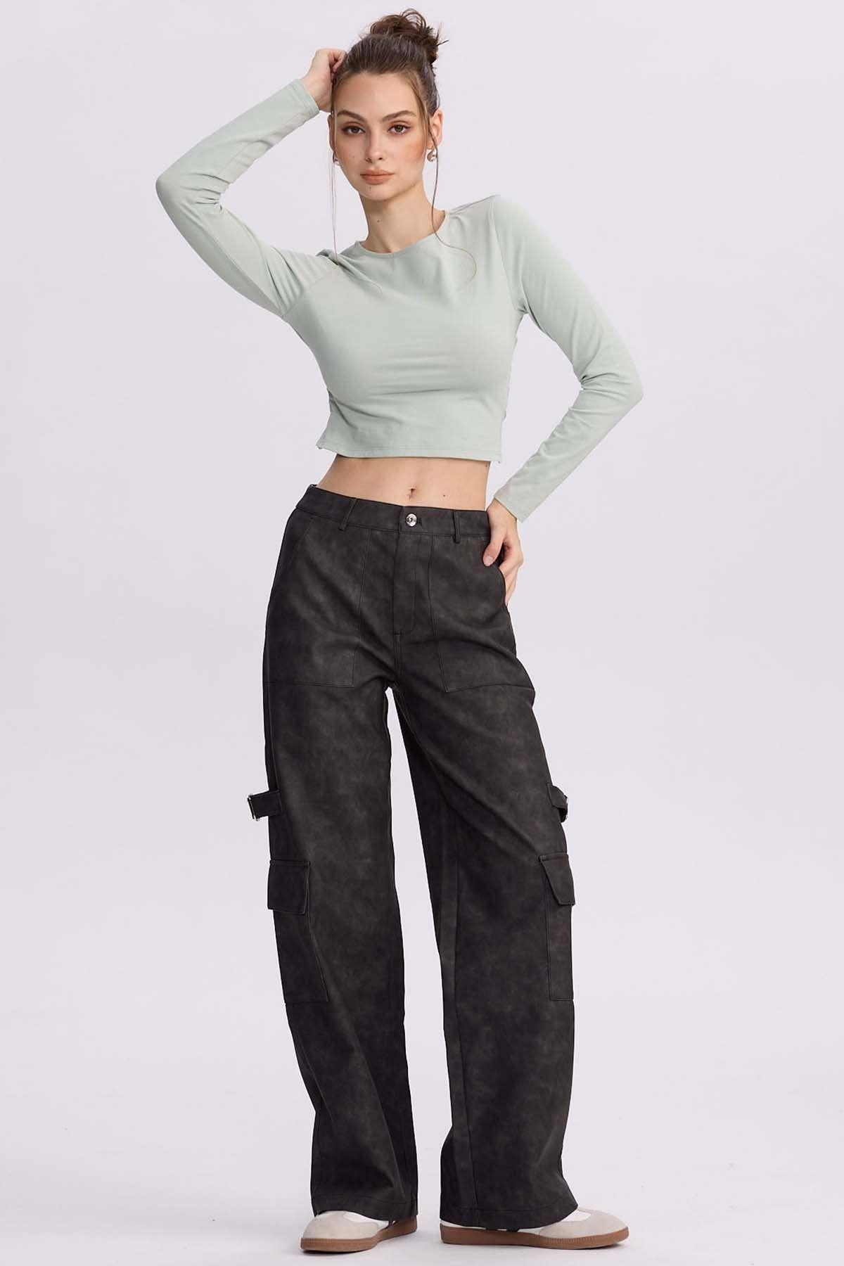 Pantalón Mujer Efecto Cuero Cargo Negro-3