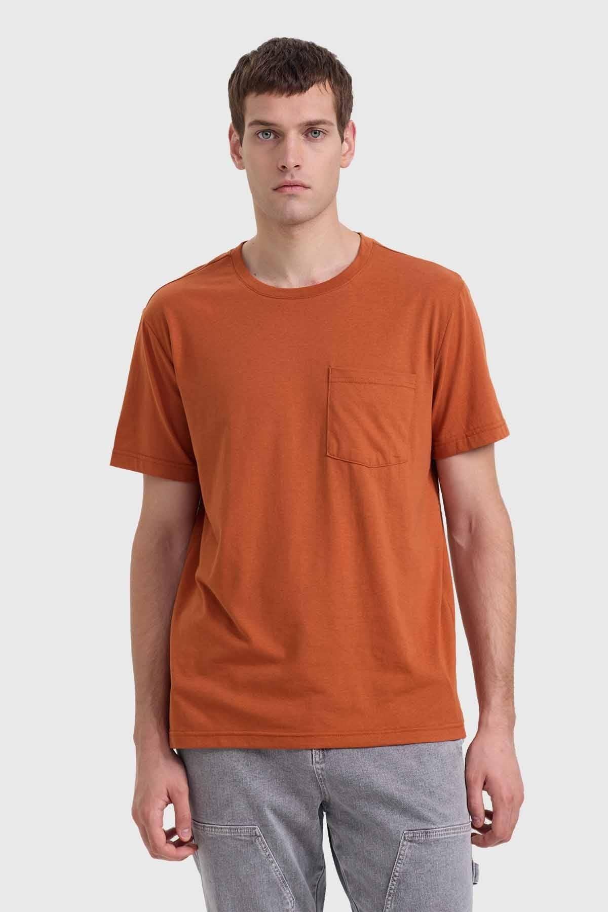 Polera Hombre Básica Con Bolsillo Ocre-0