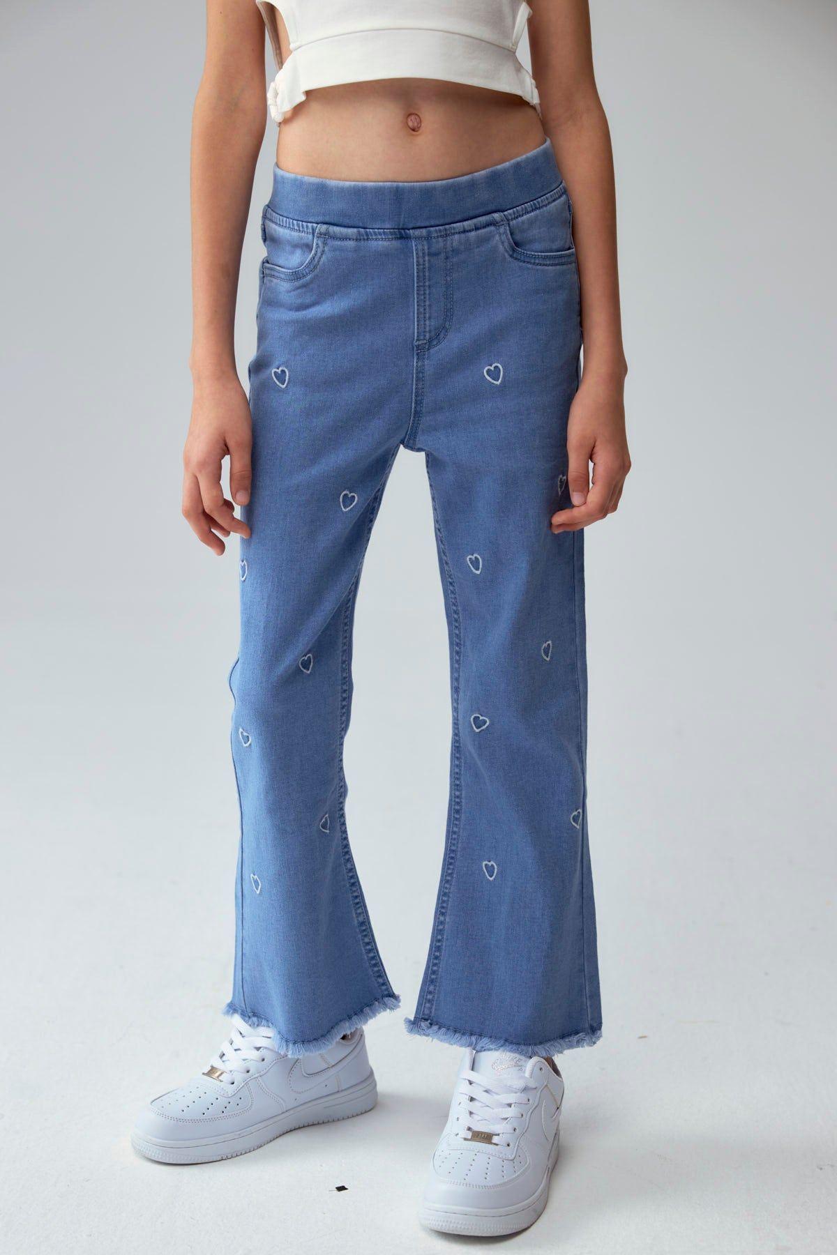 Jeans Niña Calce Recto Con Corazones Azul Claro-1