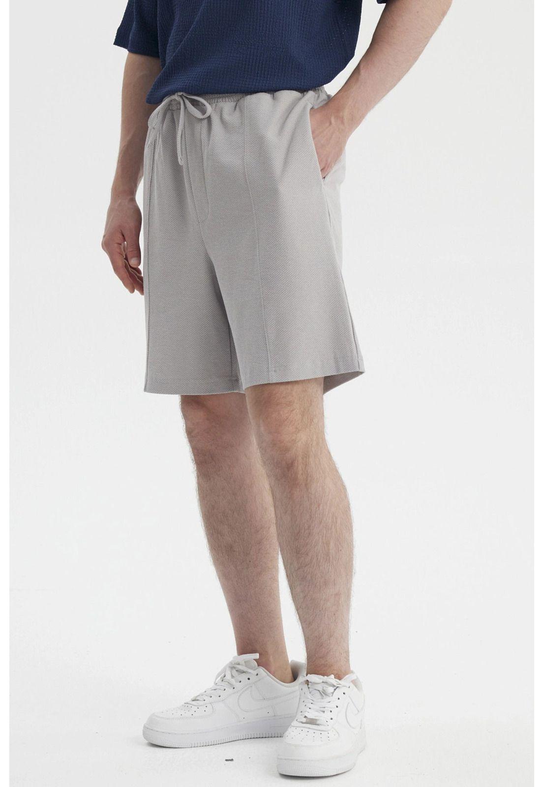 Bermuda Hombre Lisa Pretina Elasticada Gris-1