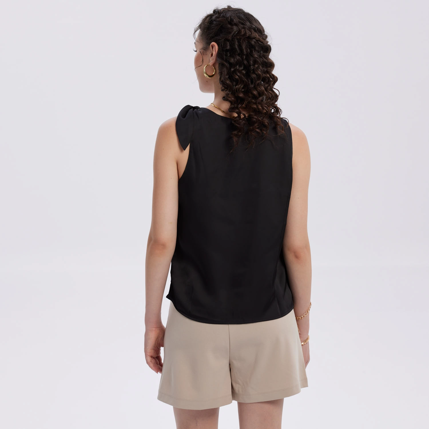 Blusa Mujer Satinada Aplicación Nudo Negro-1
