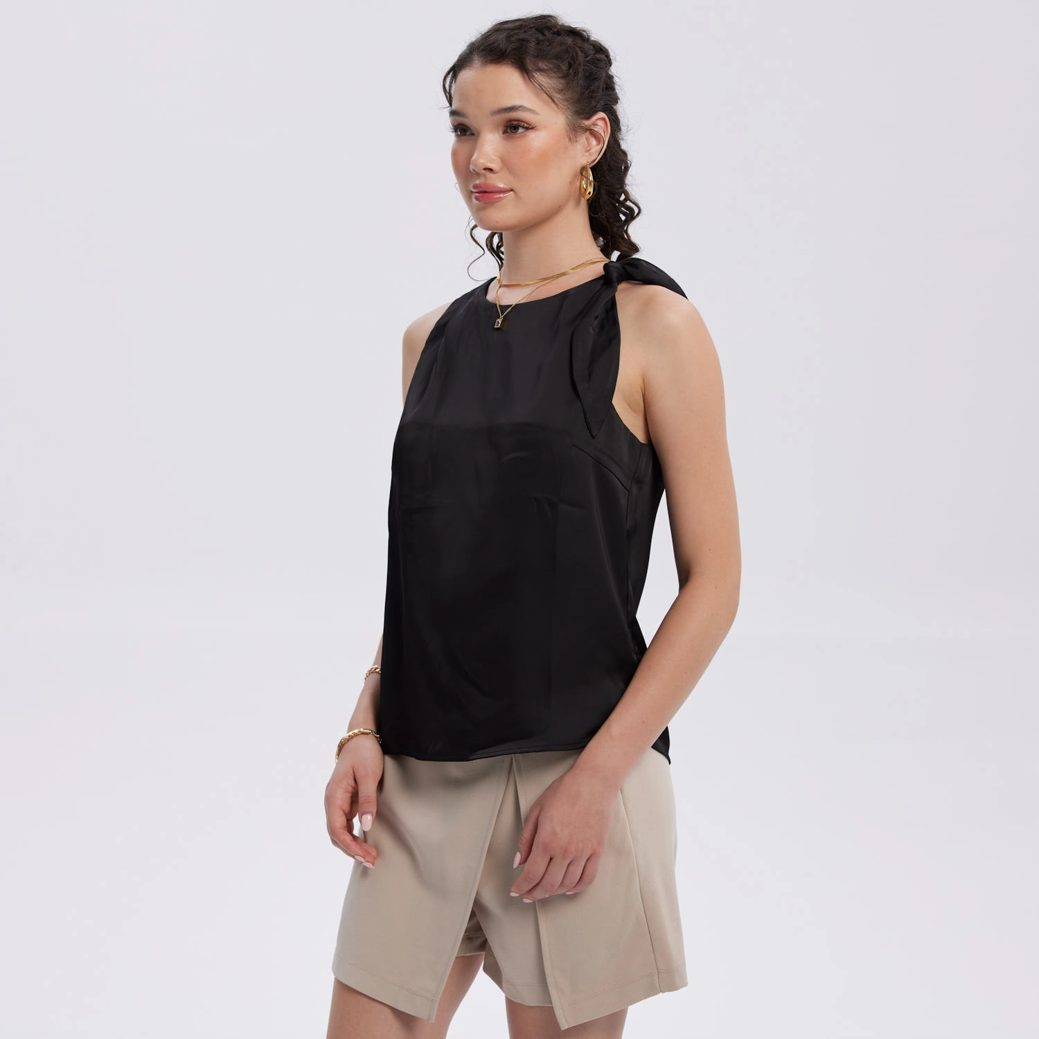 Blusa Mujer Satinada Aplicación Nudo Negro-2