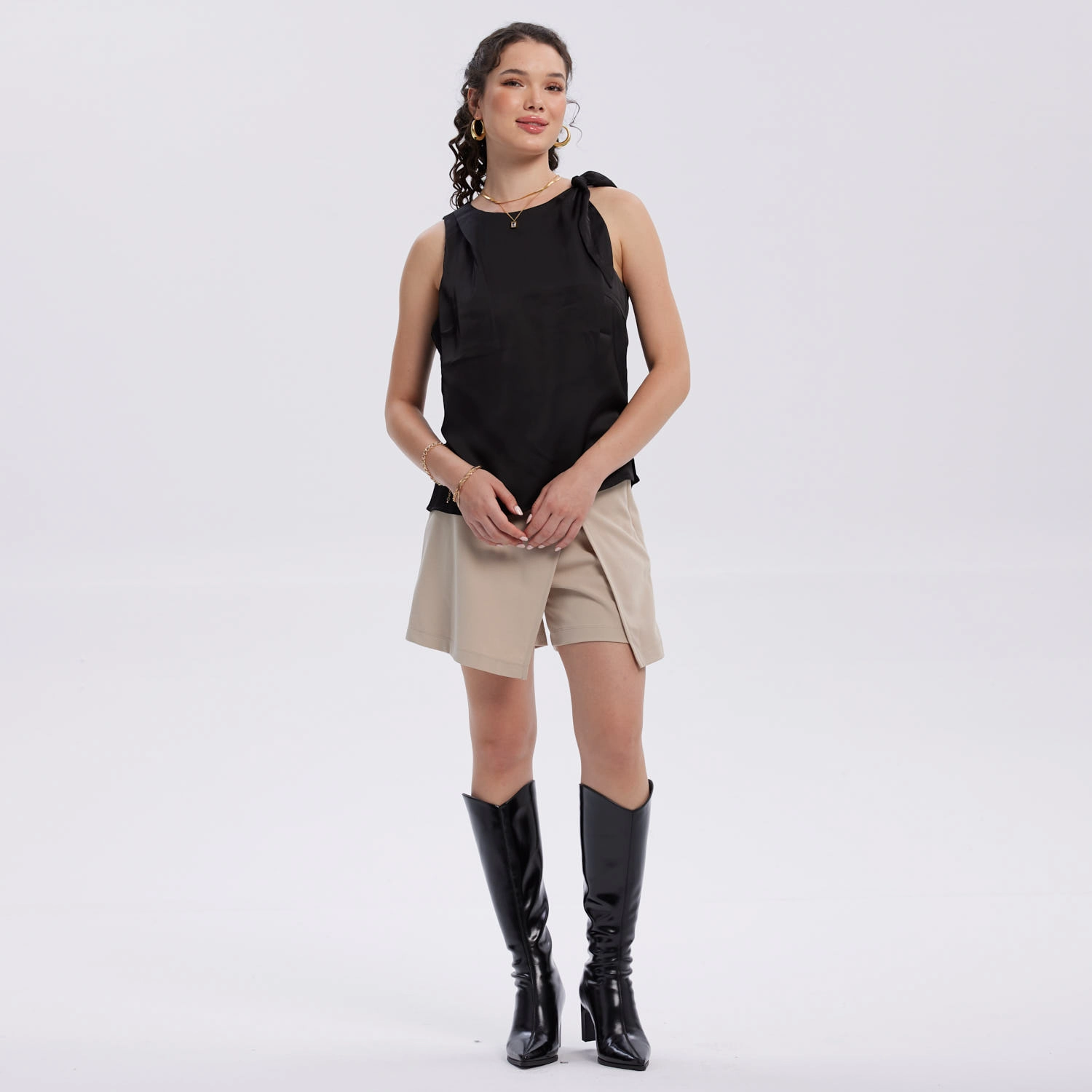 Blusa Mujer Satinada Aplicación Nudo Negro-3