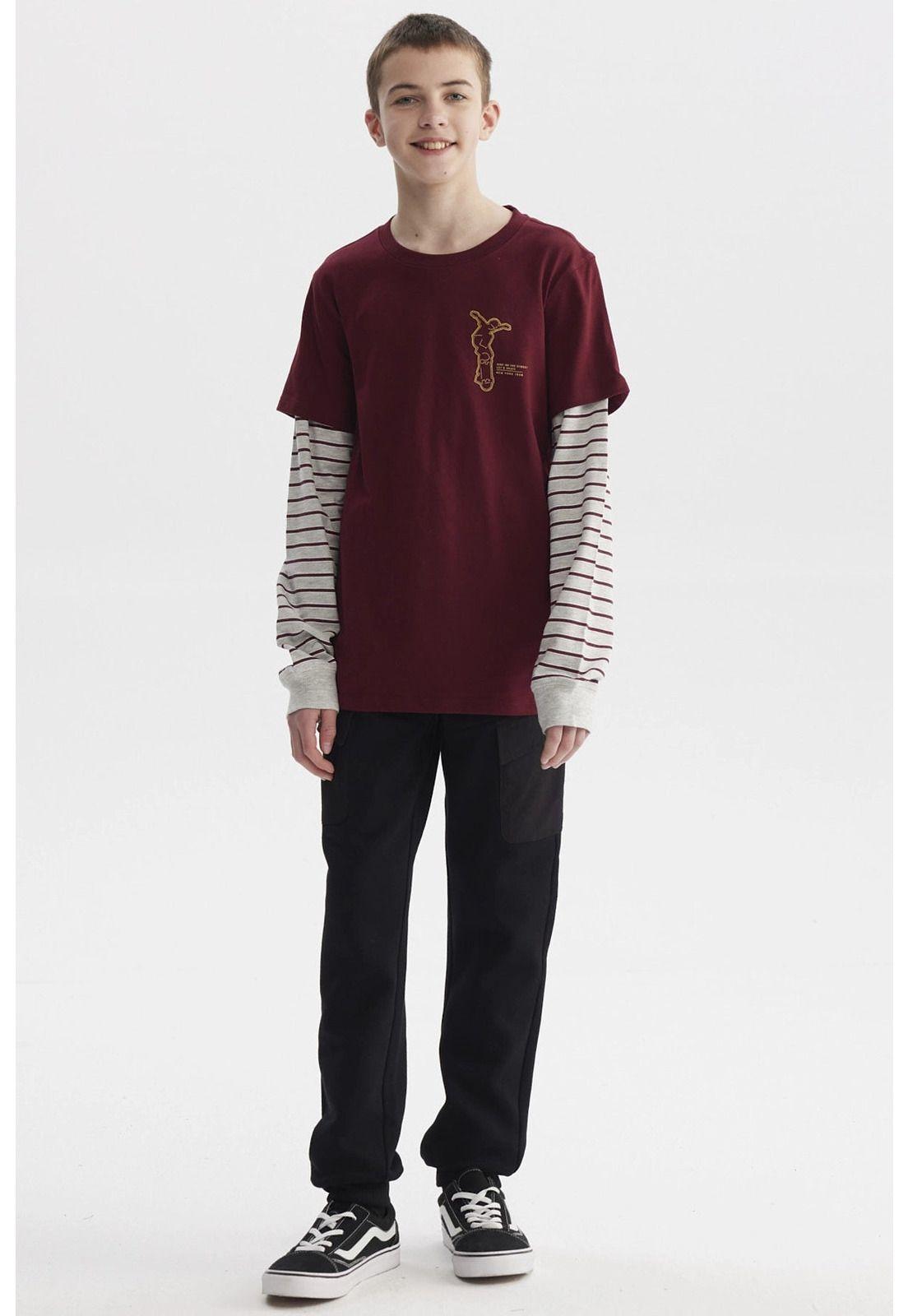 Polera Niño Doble Mangas Estampada Burdeo-3