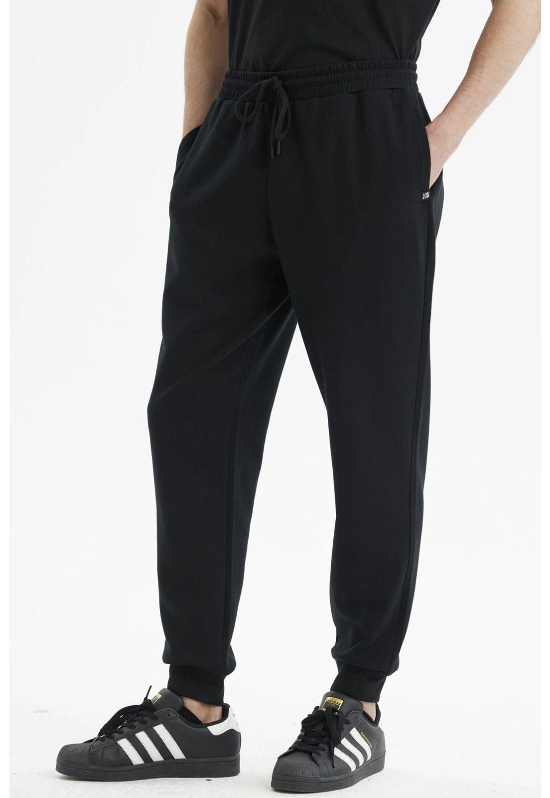 Pantalón Buzo Hombre Jogger Básico Negro - V-1