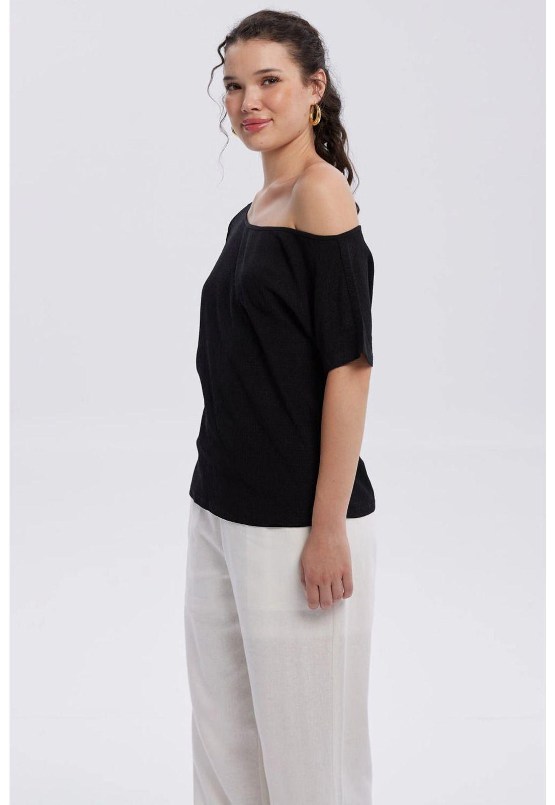 Polera Mujer Cuello Bote Negro-1