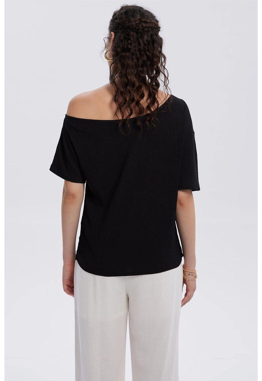 Polera Mujer Cuello Bote Negro-2