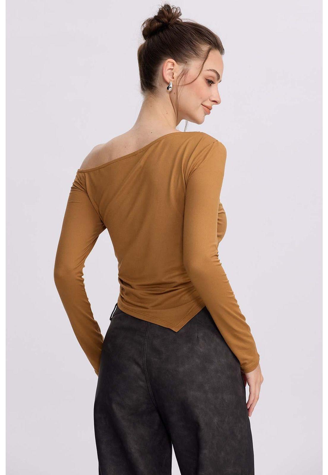 Polera Mujer Asimétrica Camel-2