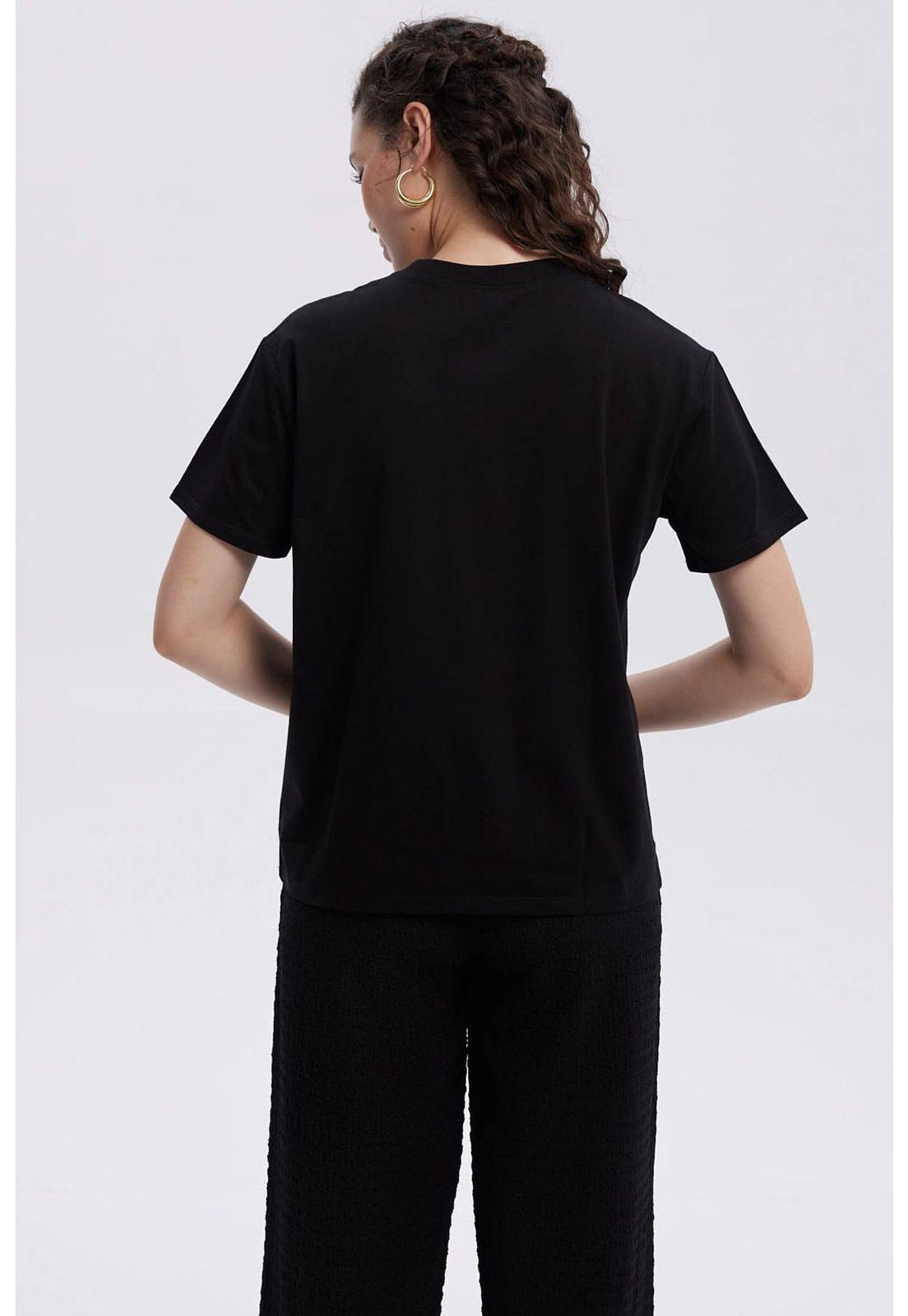 Polera Mujer Print Con Aplicación Negro-2