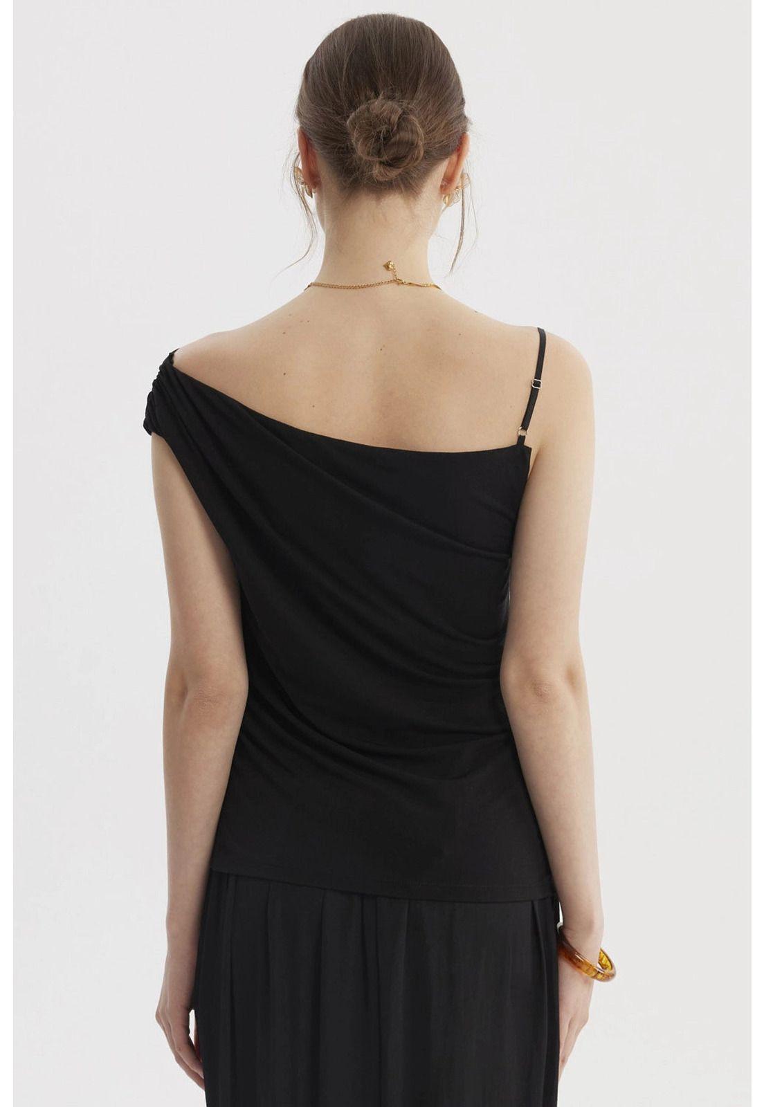 Polera Mujer Pabilo Escote Asimétrico Negro-2