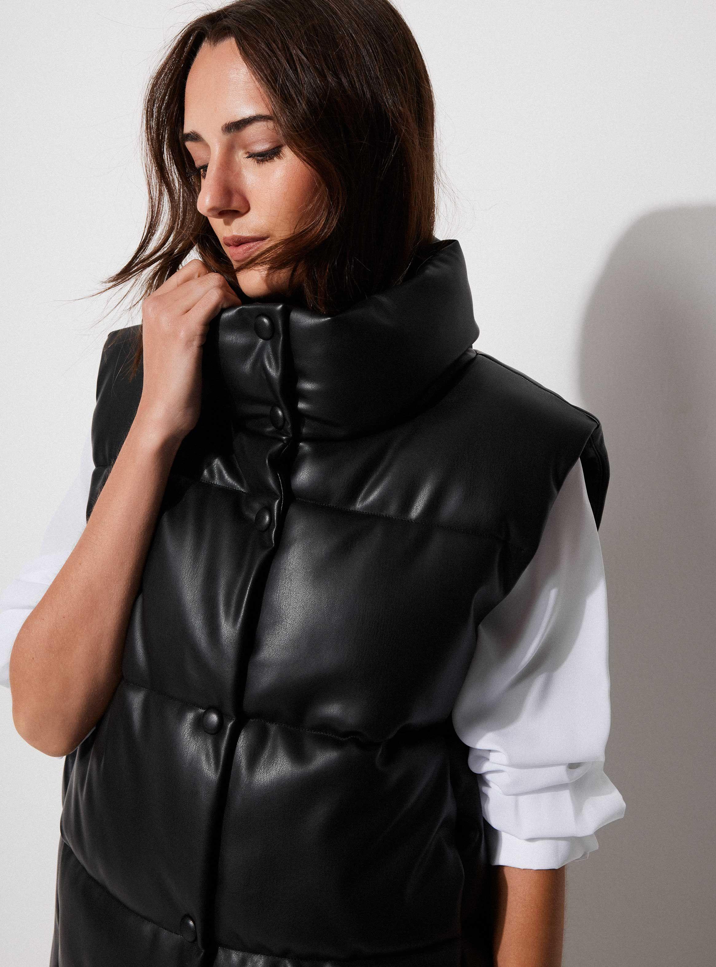 Parka sin Mangas Acolchada de Cuero Sintético y Broches-2