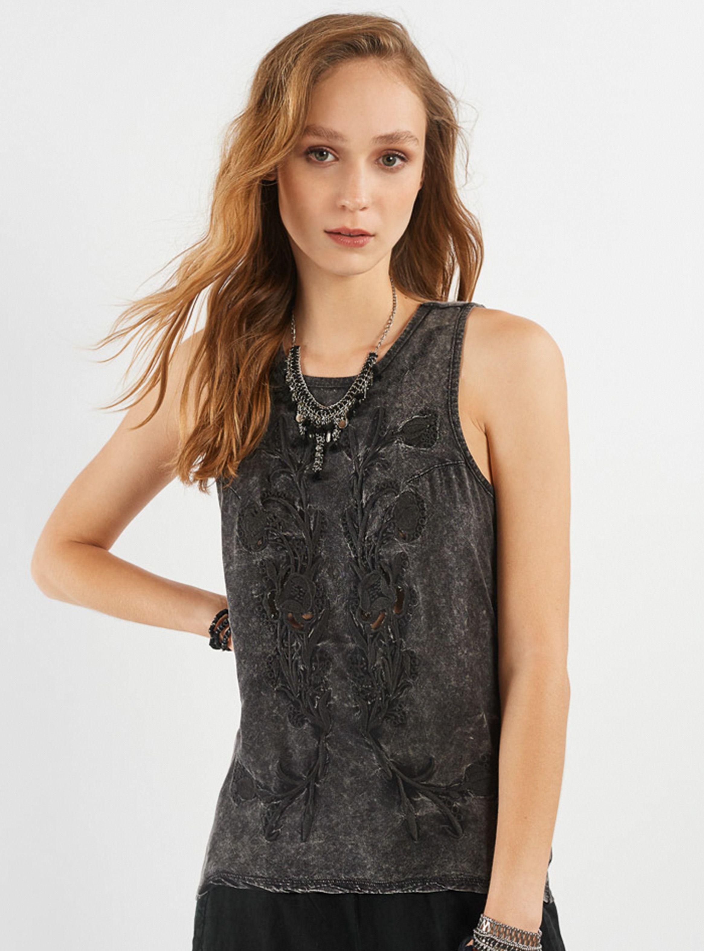 Polera Bordado Central y Proceso Umbrale-0