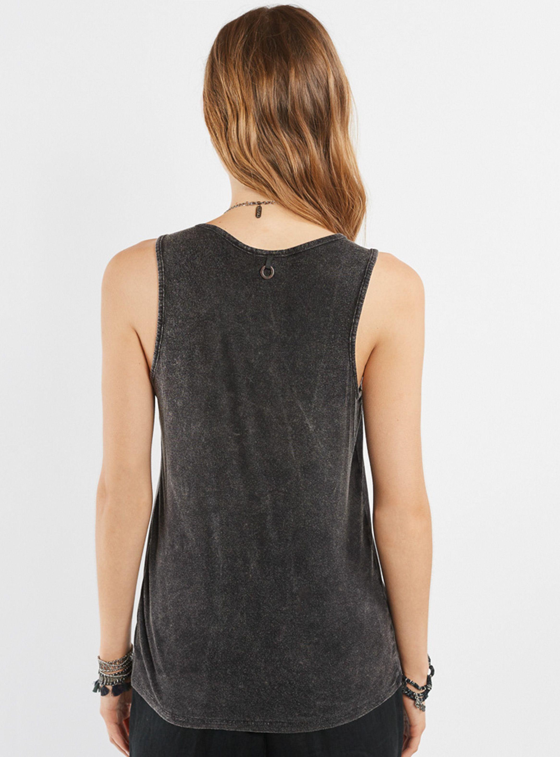 Polera Bordado Central y Proceso Umbrale-1