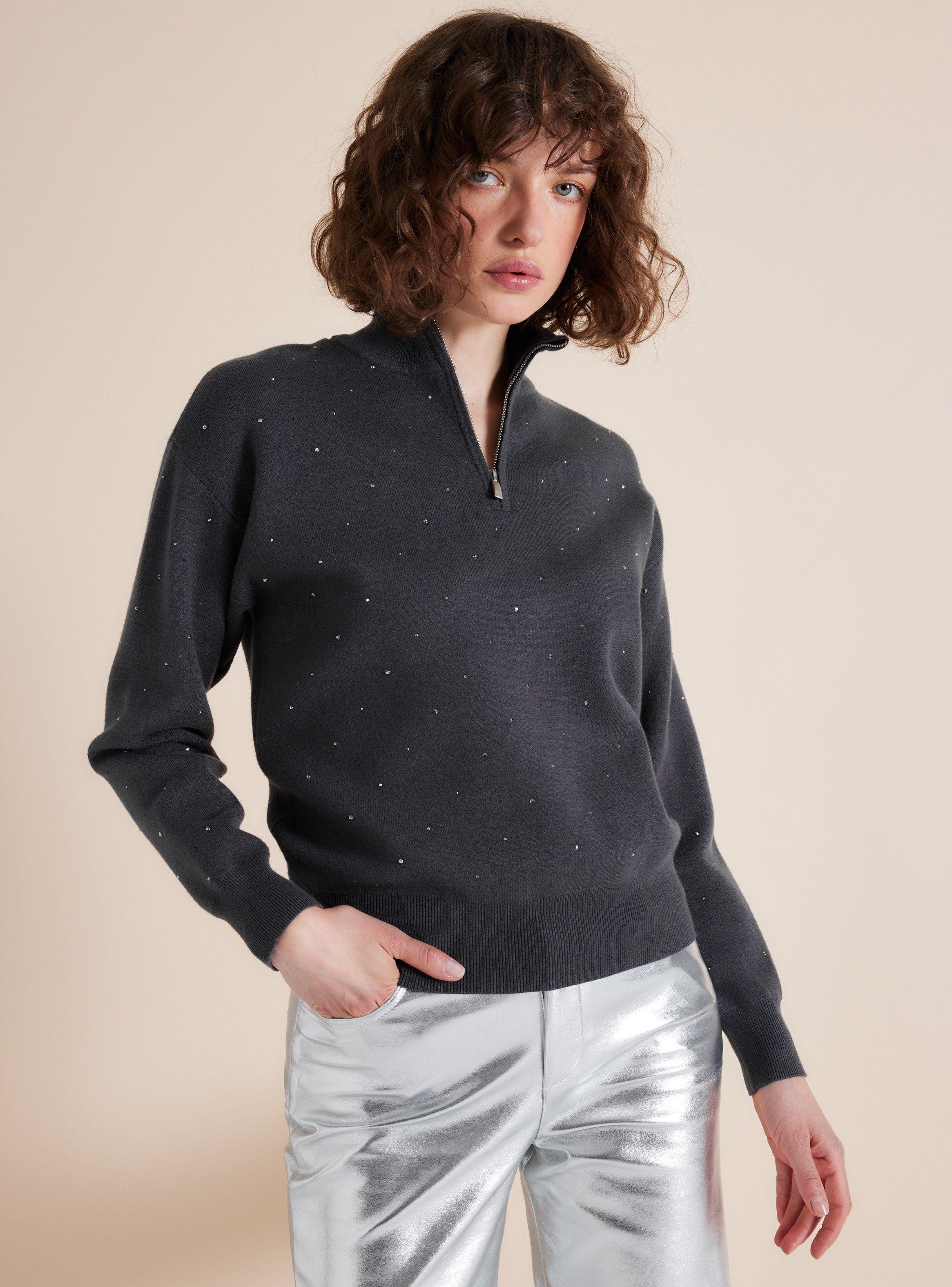 Sweater Cuello Alto y Cierre con Aplicación Joyas-0