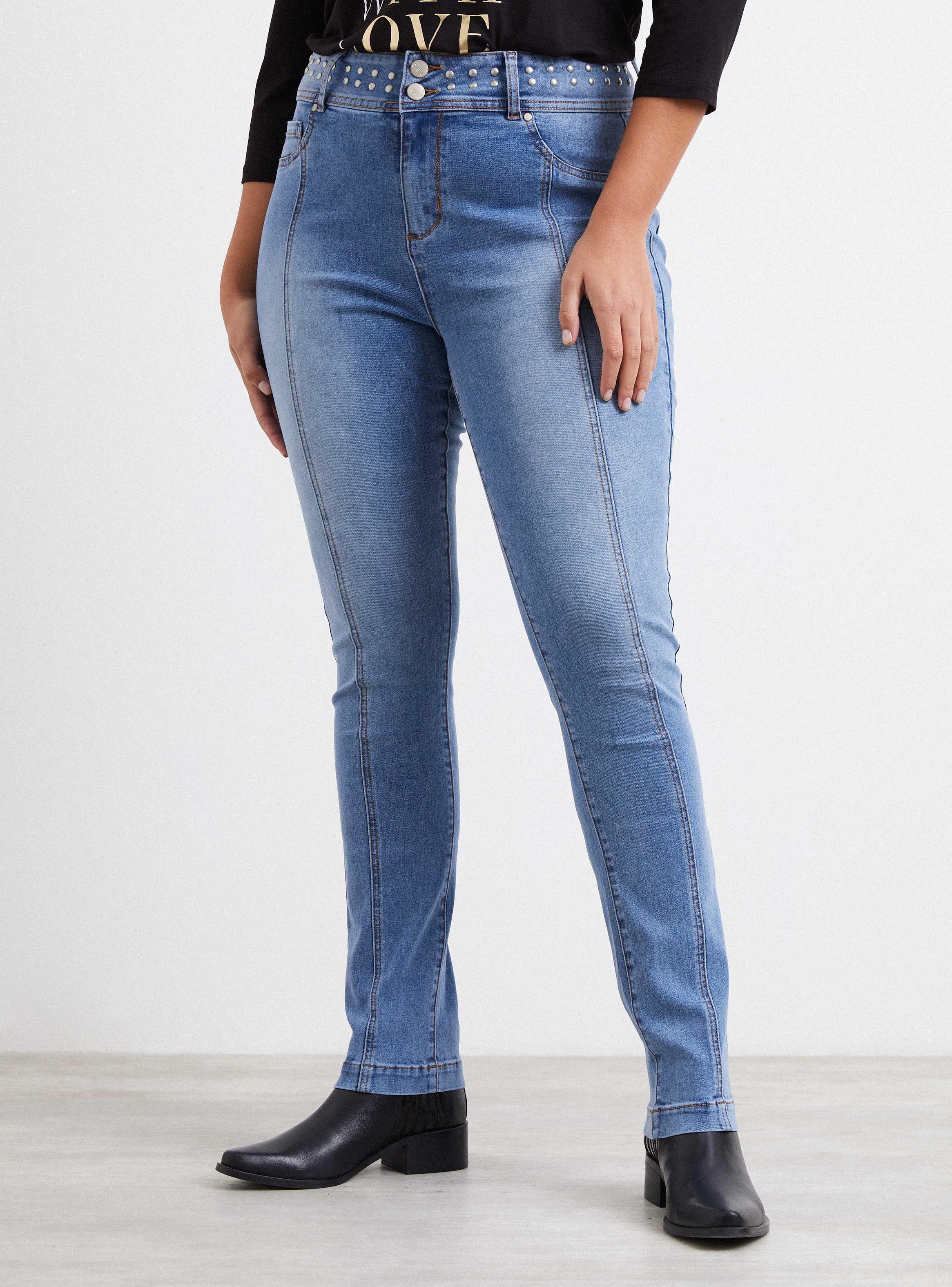 Jeans con Aplicación de Tachas en Pretina-0