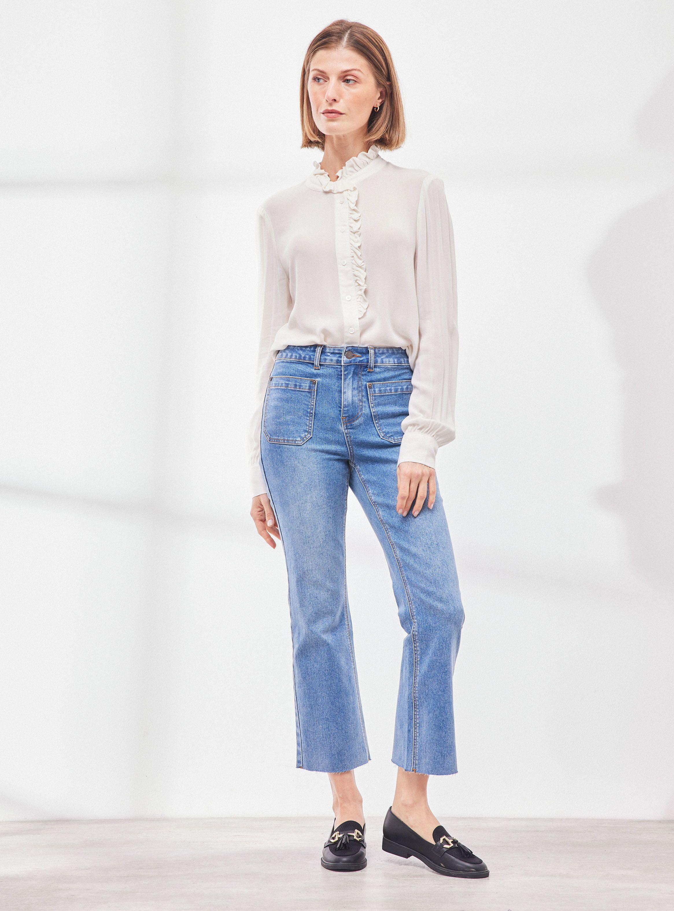 Blusa con Vuelo en Cuello y Escote-4