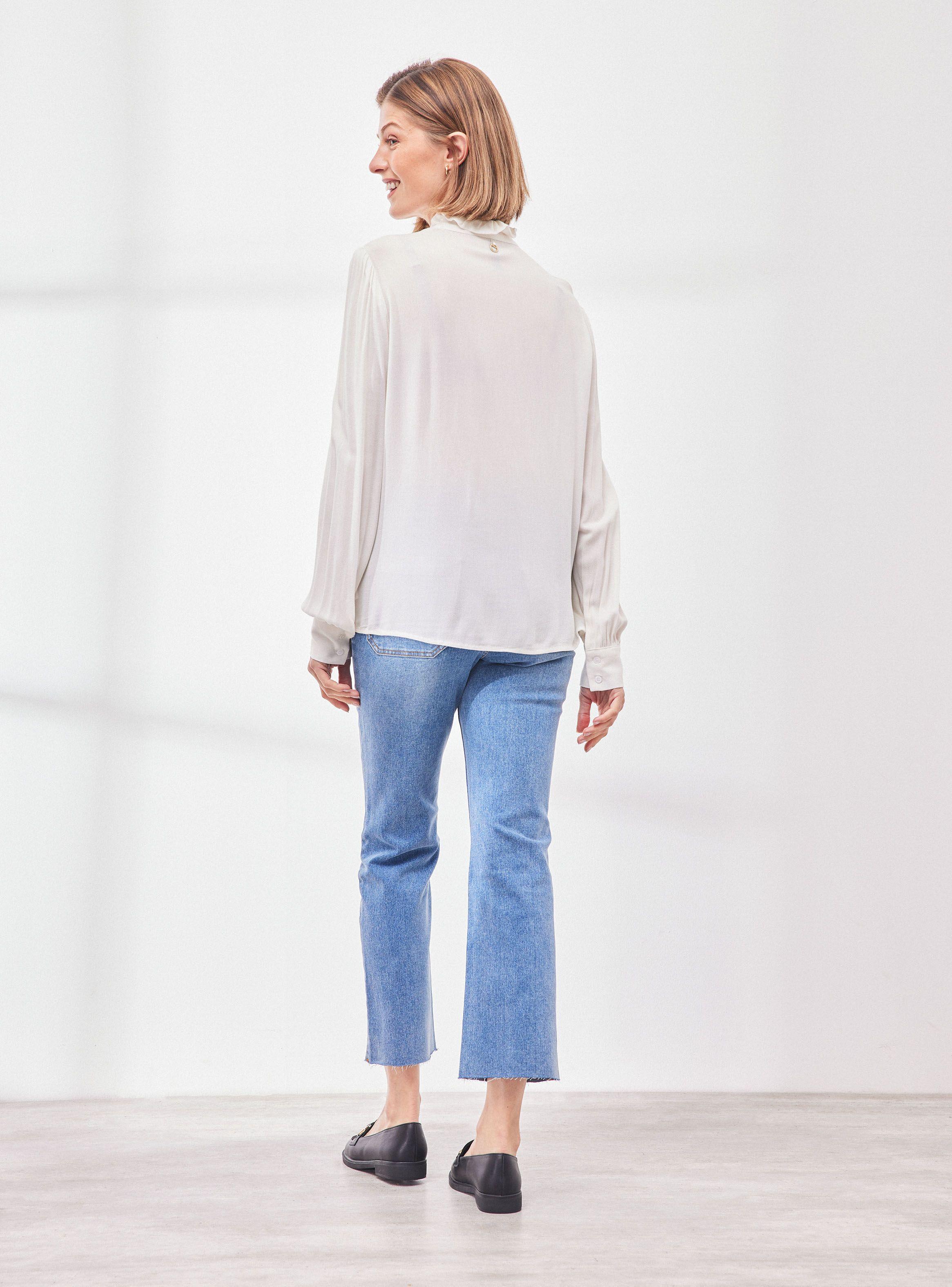 Blusa con Vuelo en Cuello y Escote-5