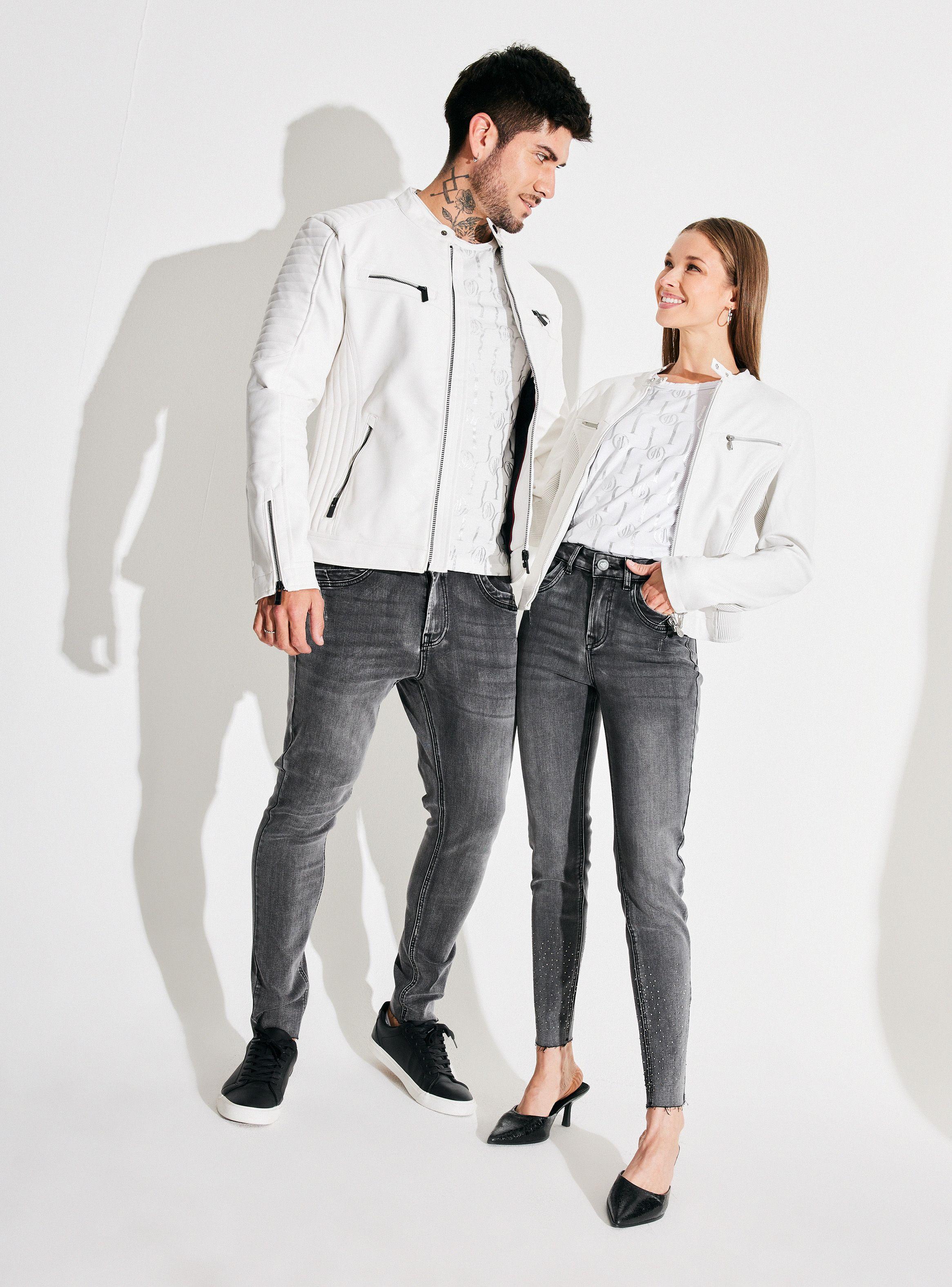 Jeans Desgastado Detalle Bolsillo y Bota con Strass-4