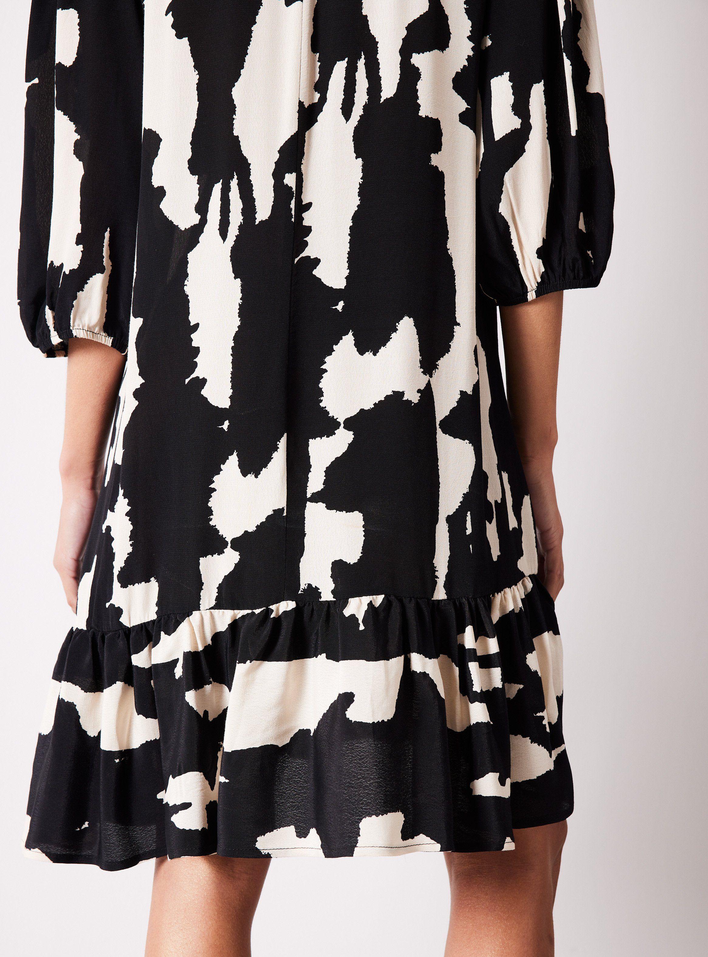 Vestido Corto con Vuelo y Manga Tres Cuartos-3
