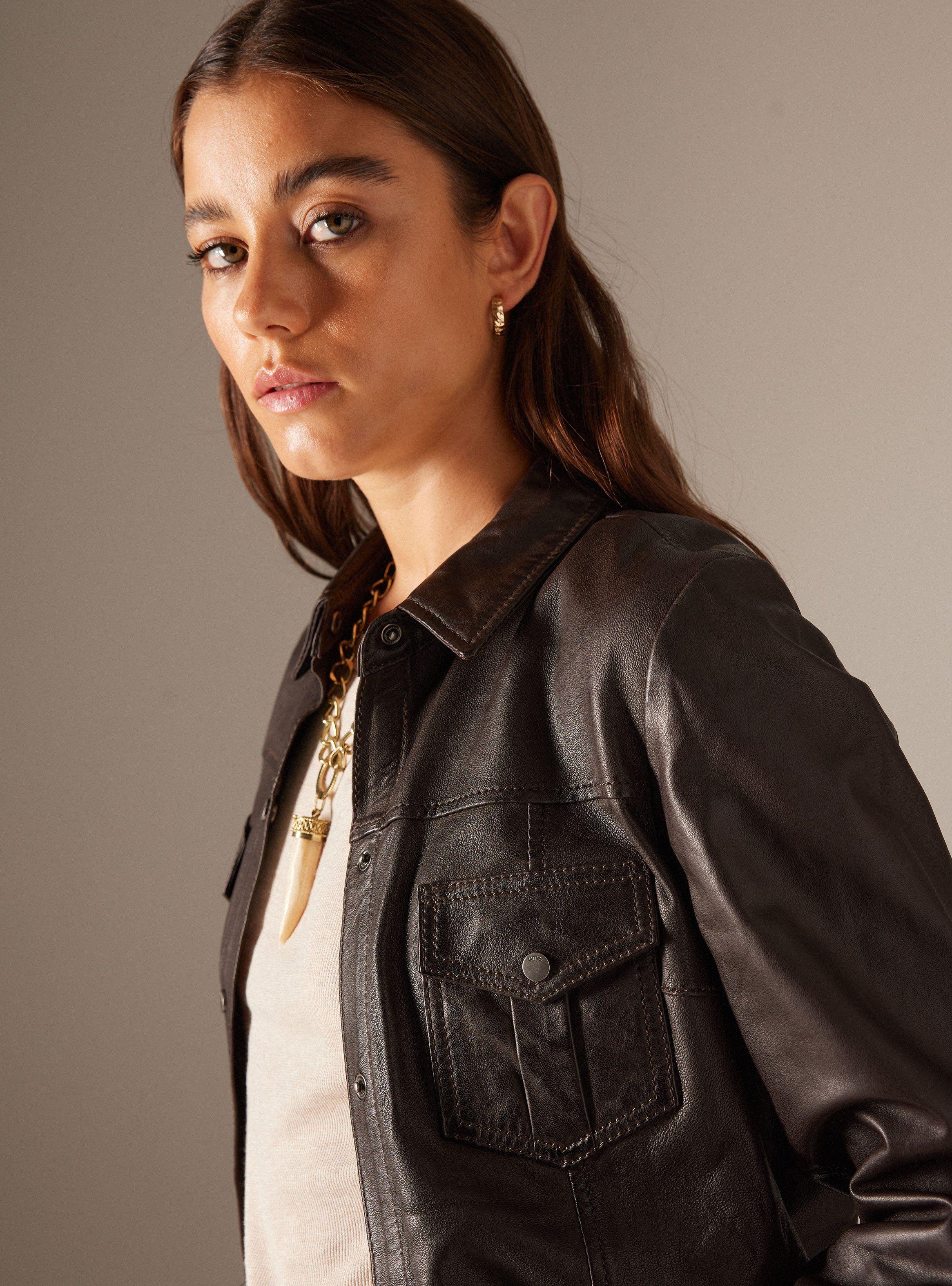 Blusa Bolsillos y Broches Cuero-1