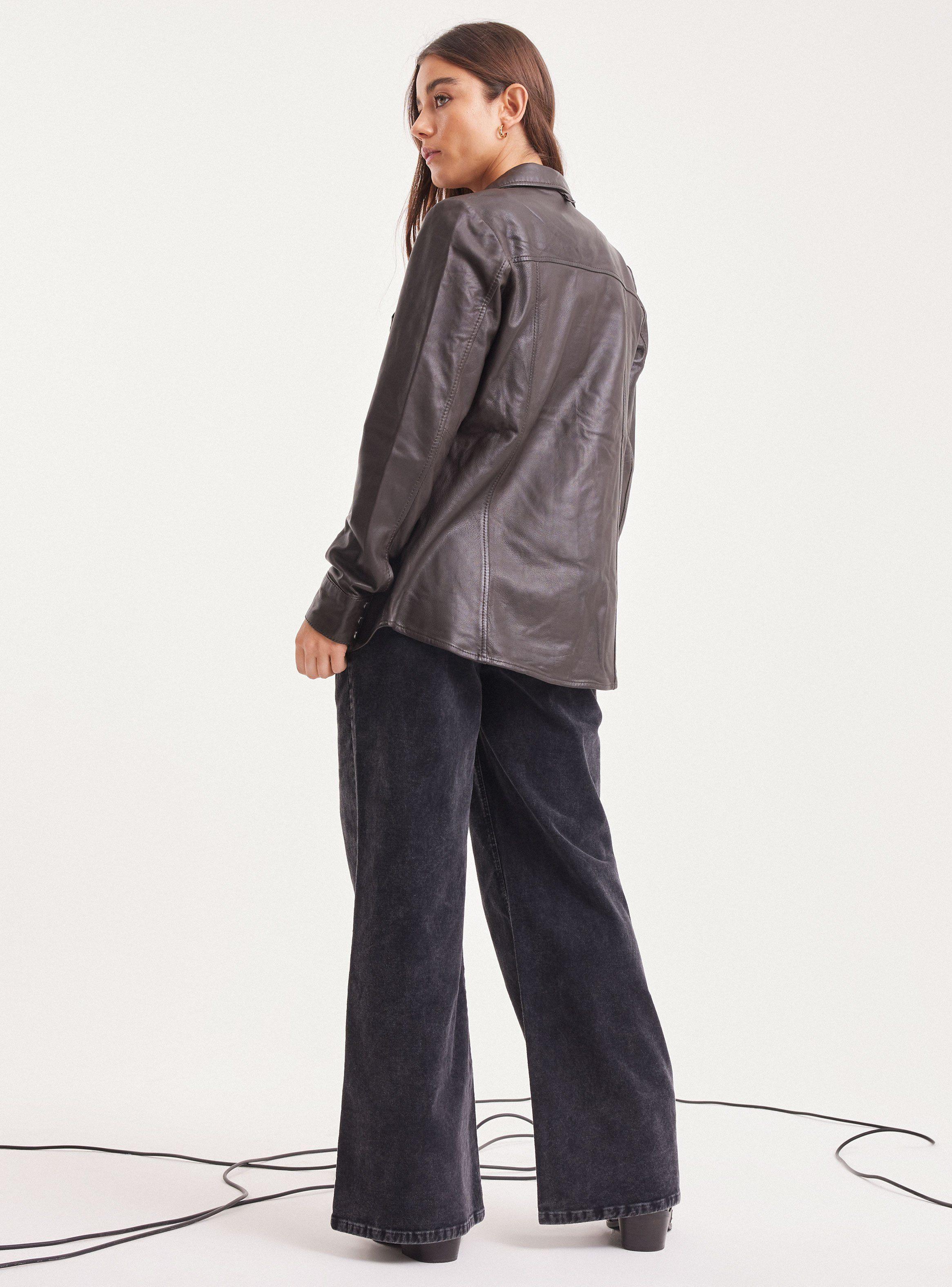Blusa Bolsillos y Broches Cuero-7