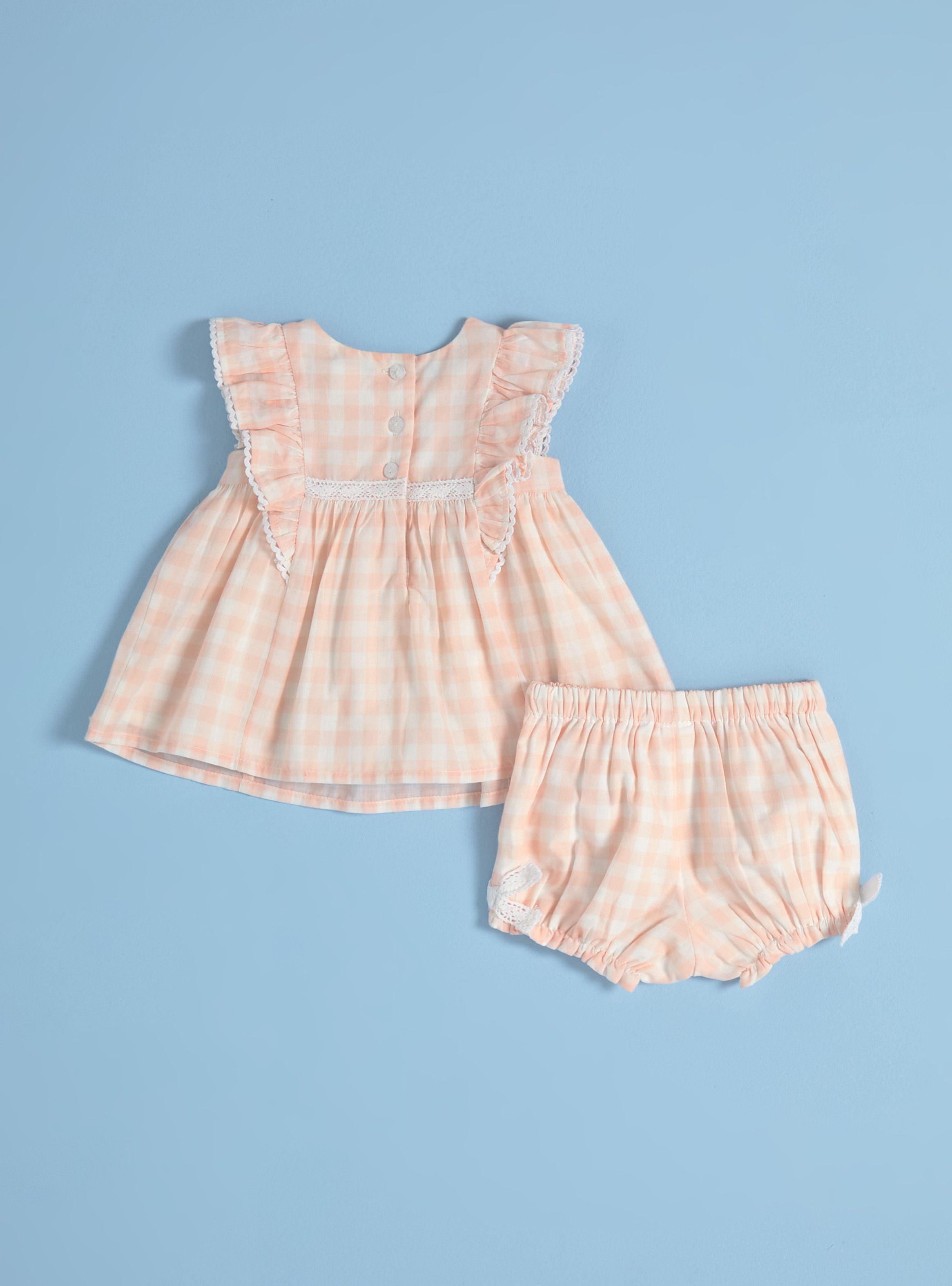 Conjunto con Vuelos y Detalles Femeninos-1