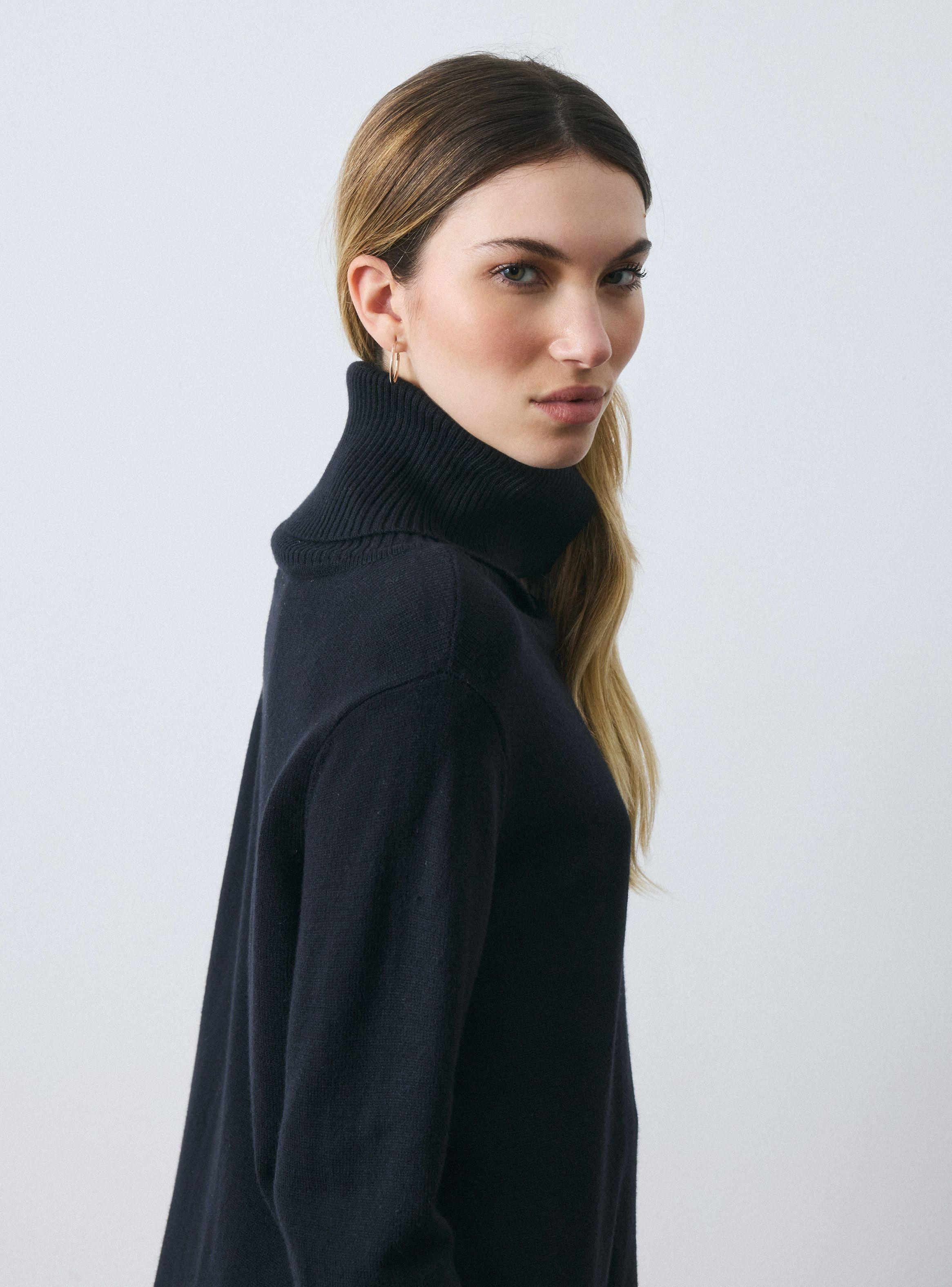 Sweater Cuello Alto con Bolsillos-3