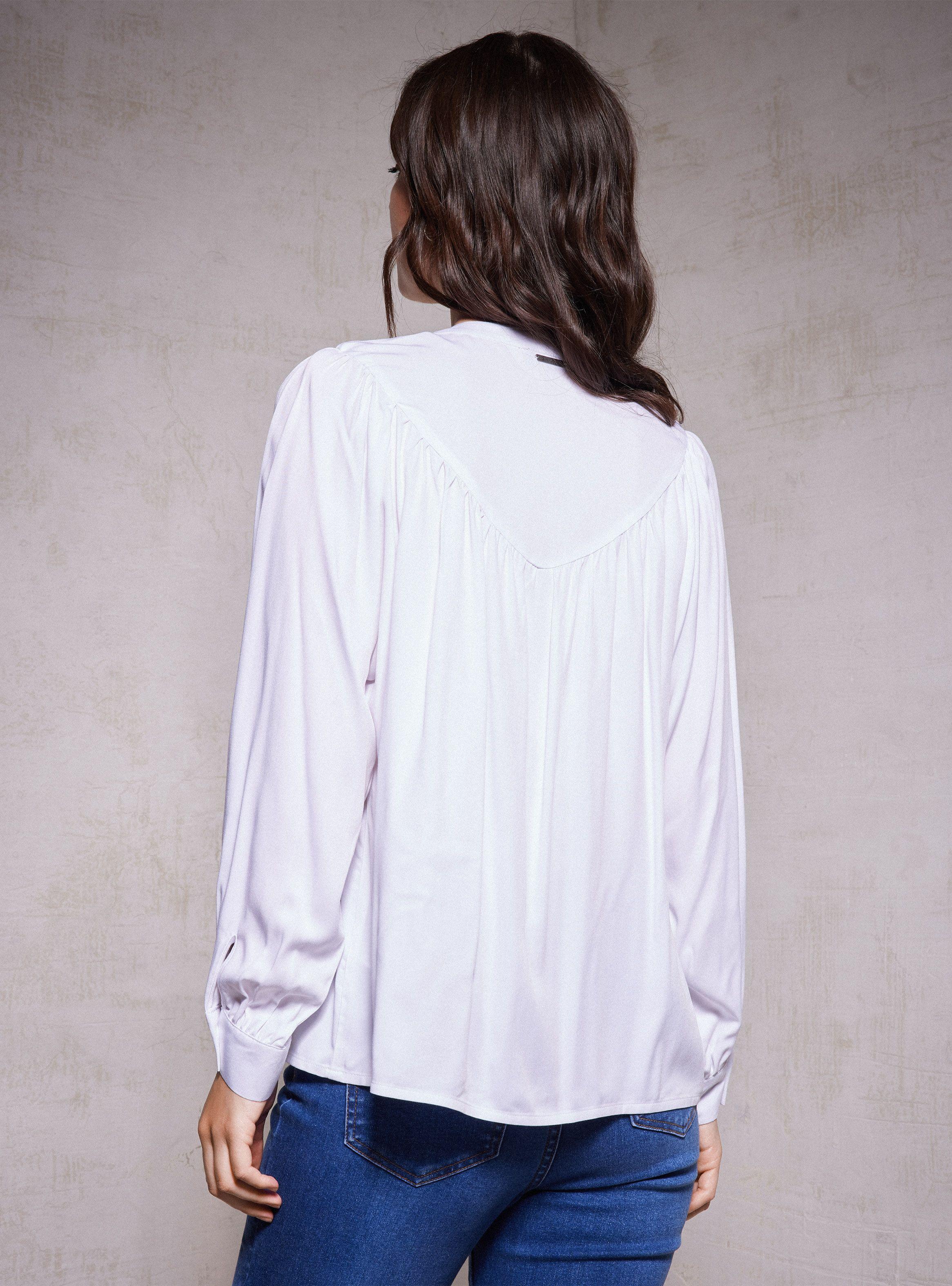 Blusa Cuello Mao Con Corte En Pecho-1