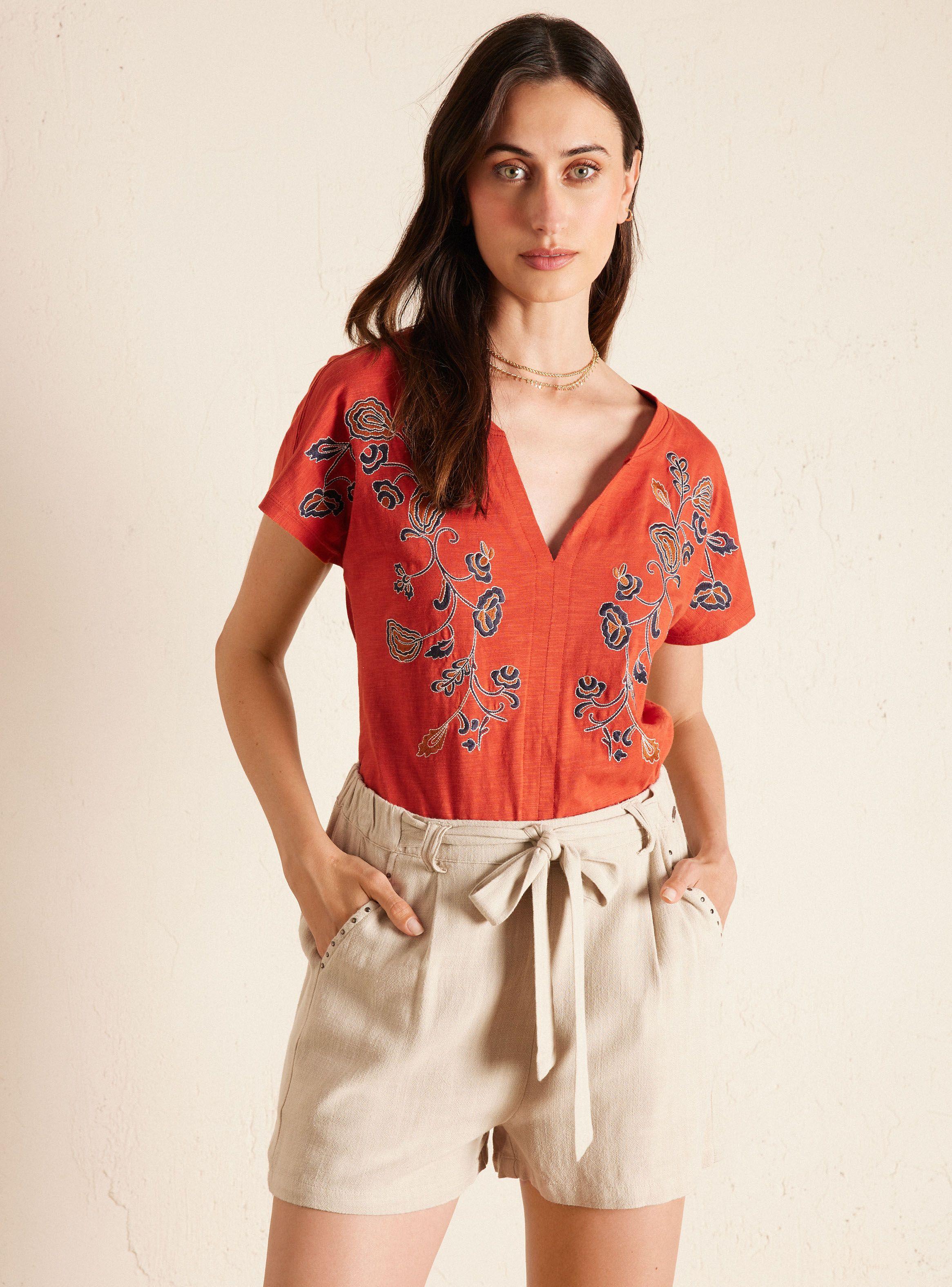 Polera con Bordado Floral en Frente-0